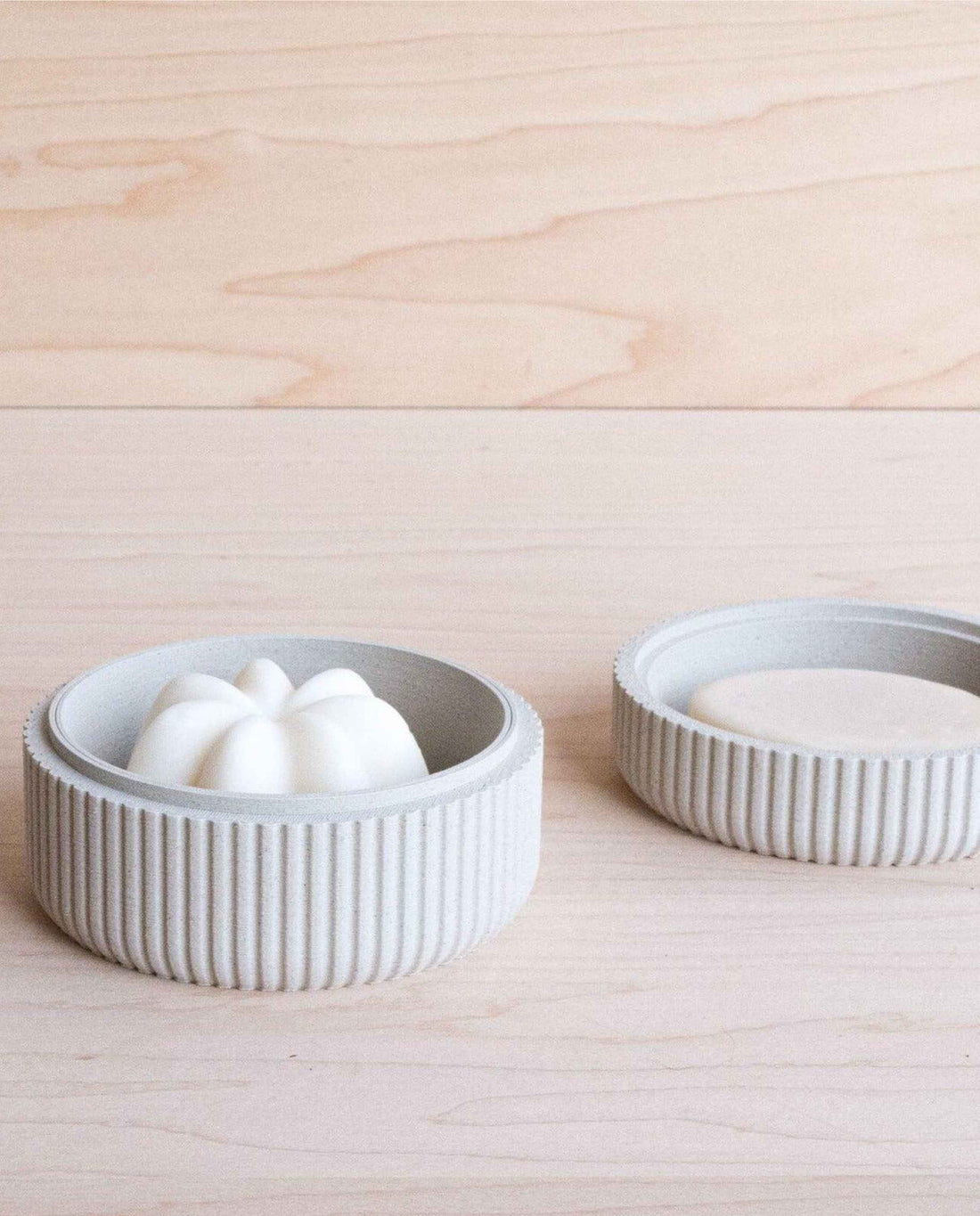 Marché Commun écrin de voyage blanc cassé minimum design