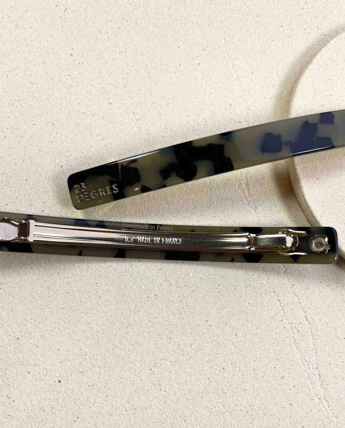 Marché Commun Barrette longue naturelle à cheveux kaki 23 degres