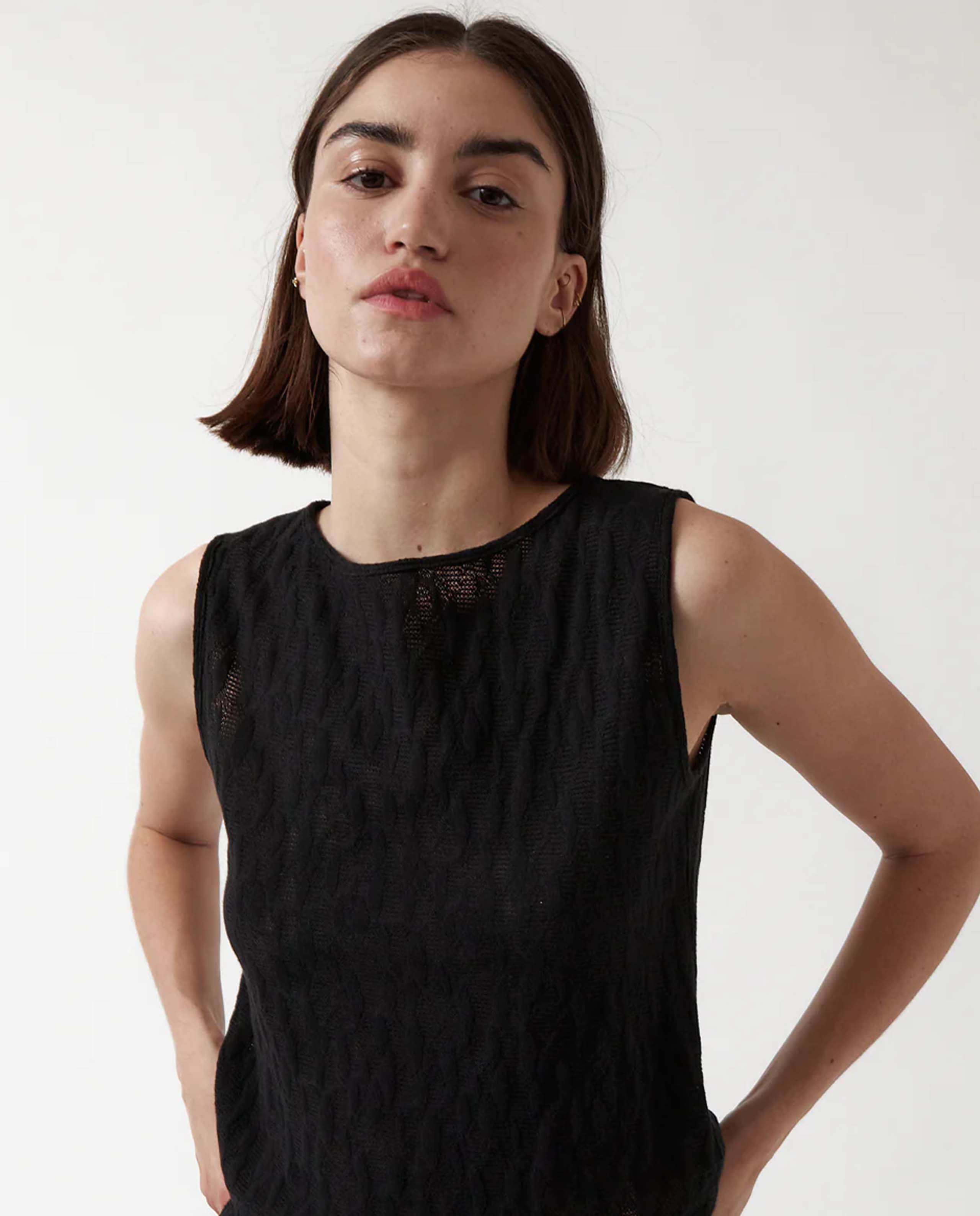 marché commun débardeur texturé en coton bio noir amt studio