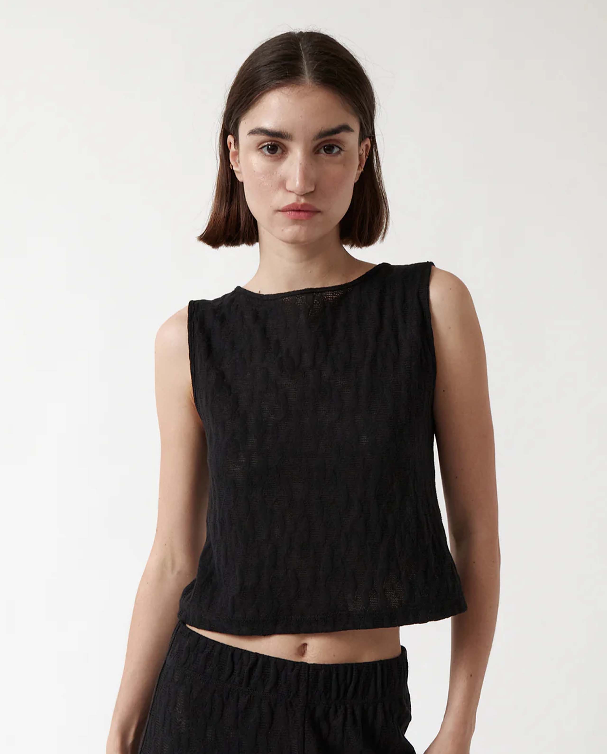 marché commun débardeur texturé en coton bio noir amt studio