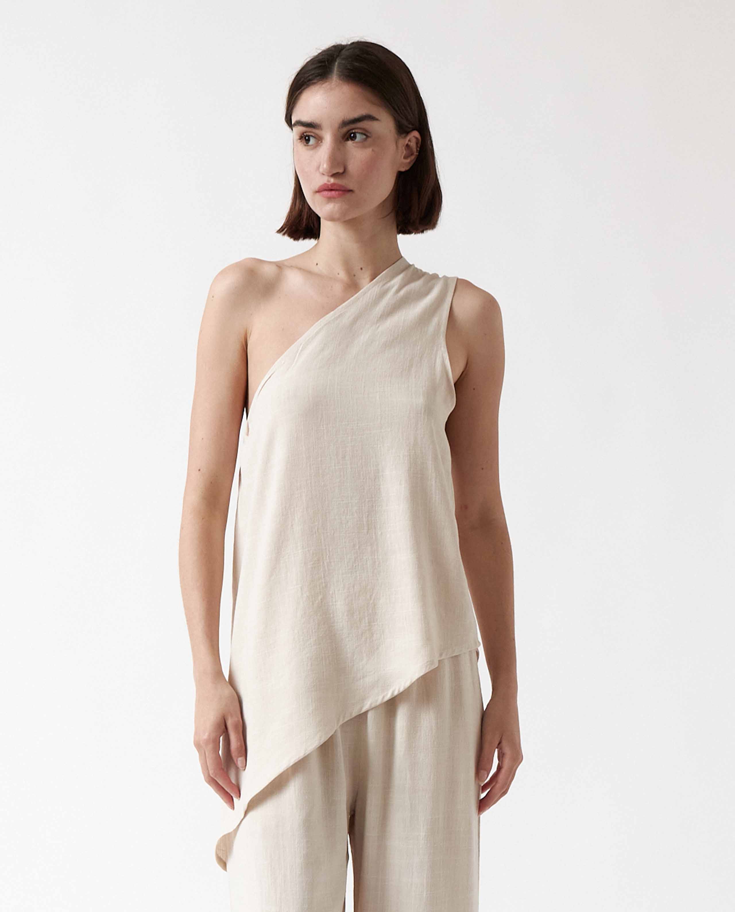 marché commun top asymétrique en viscose EcoVero™ et lin beige amt studio