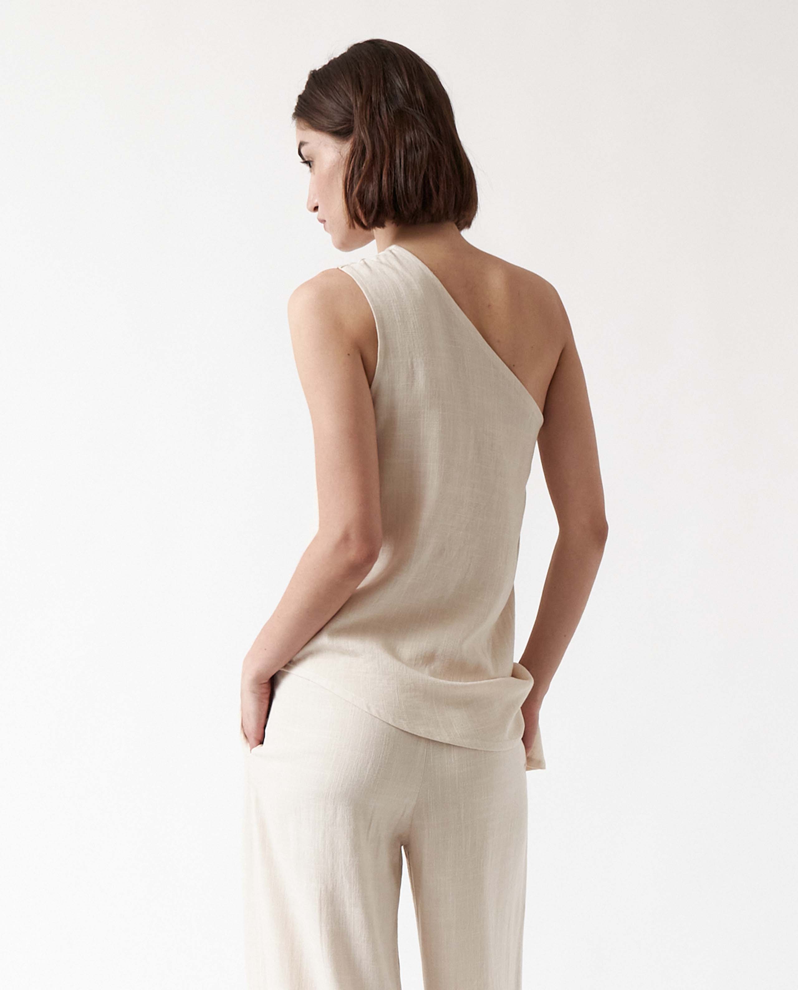 marché commun top asymétrique en viscose EcoVero™ et lin beige amt studio