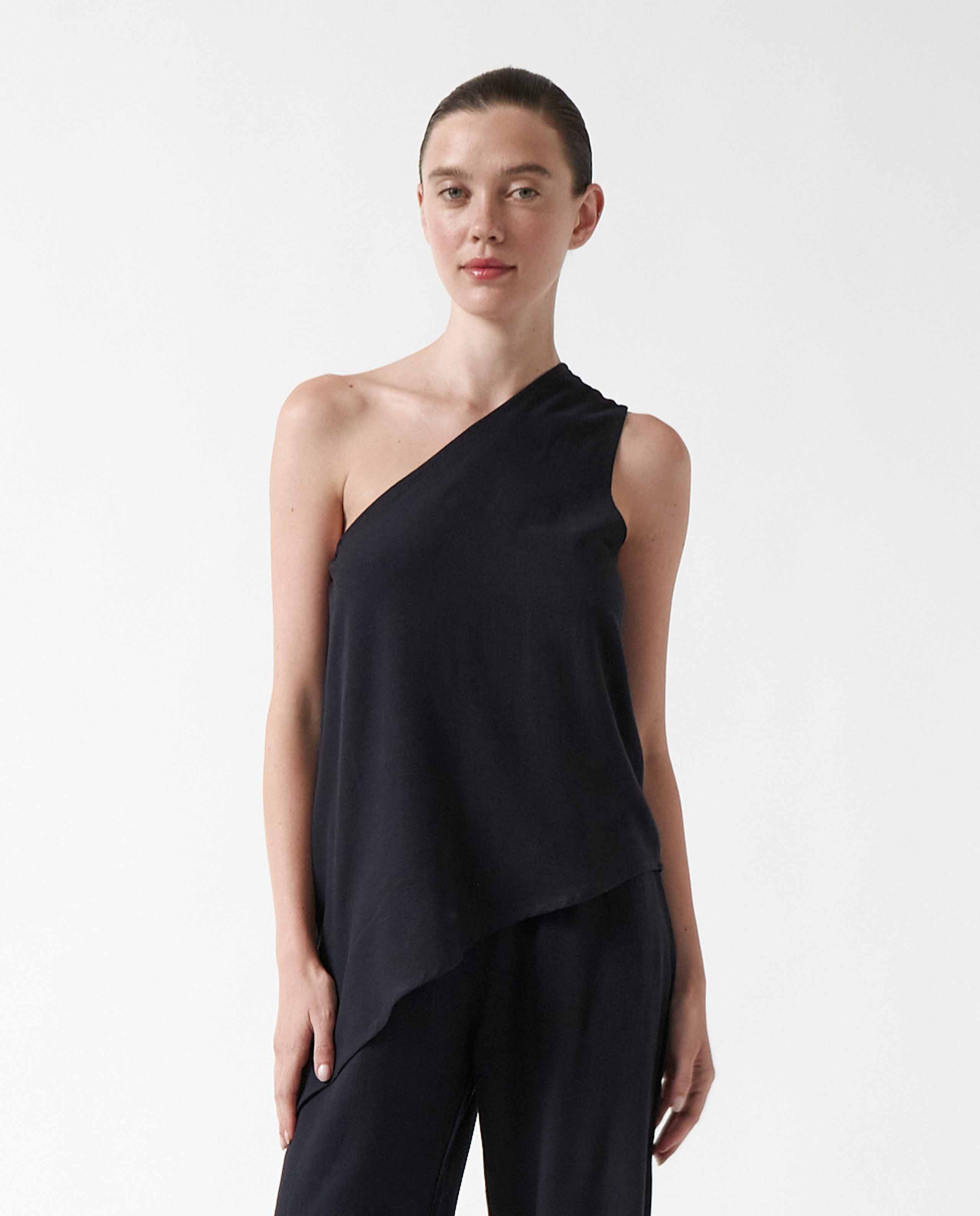 marché commun top asymétrique en viscose EcoVero™ et lin bleu marine amt studio