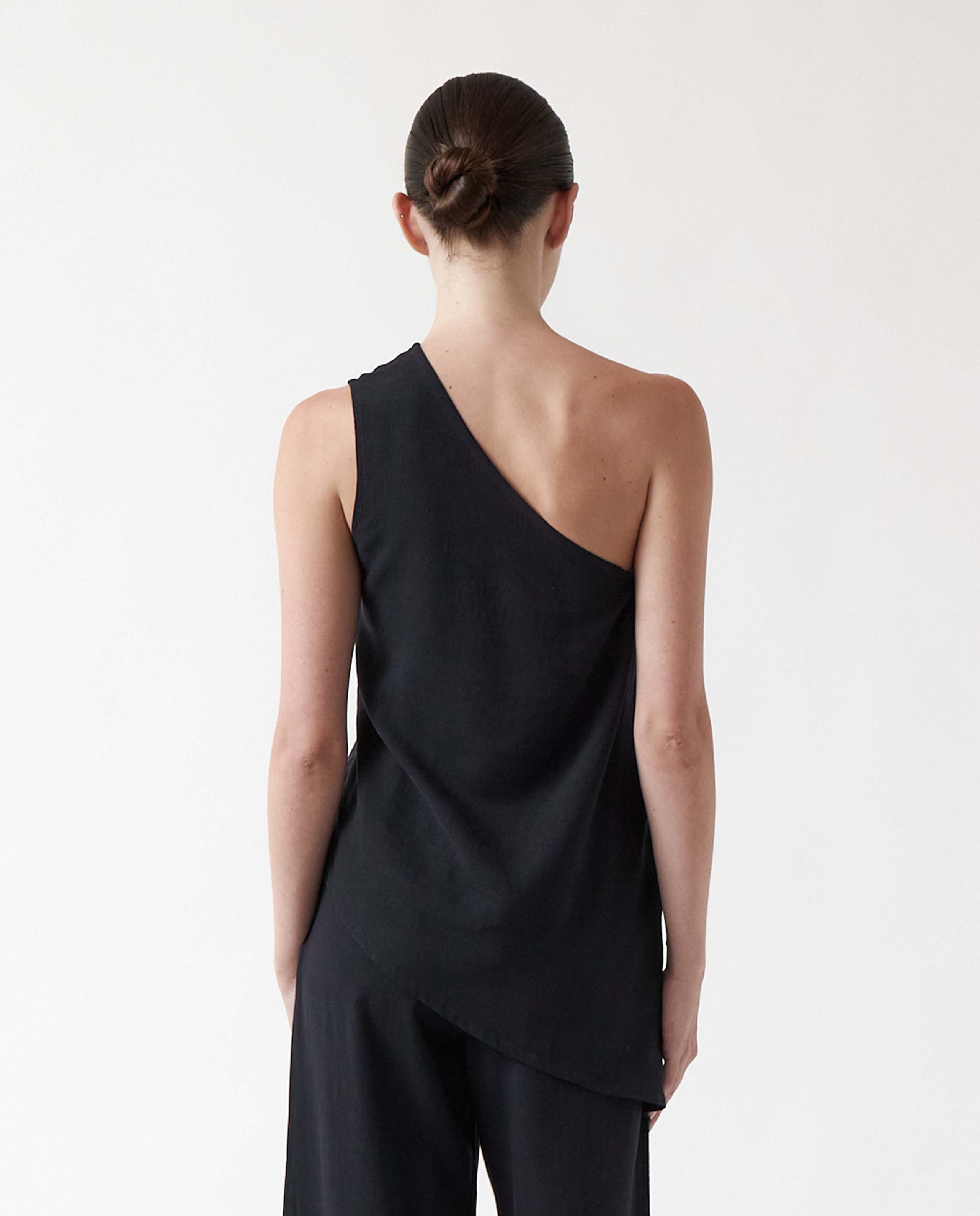 marché commun top asymétrique en viscose EcoVero™ et lin bleu marine amt studio