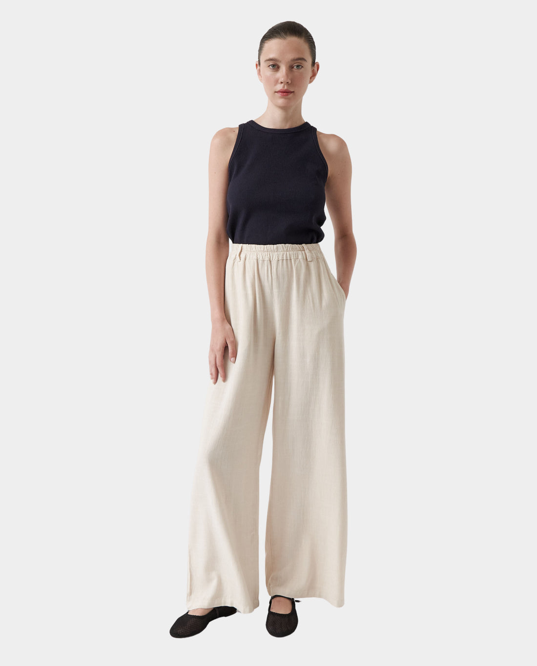 marche commun pantalon ample fluide en  viscose EcoVero™ et lin beige amt studio