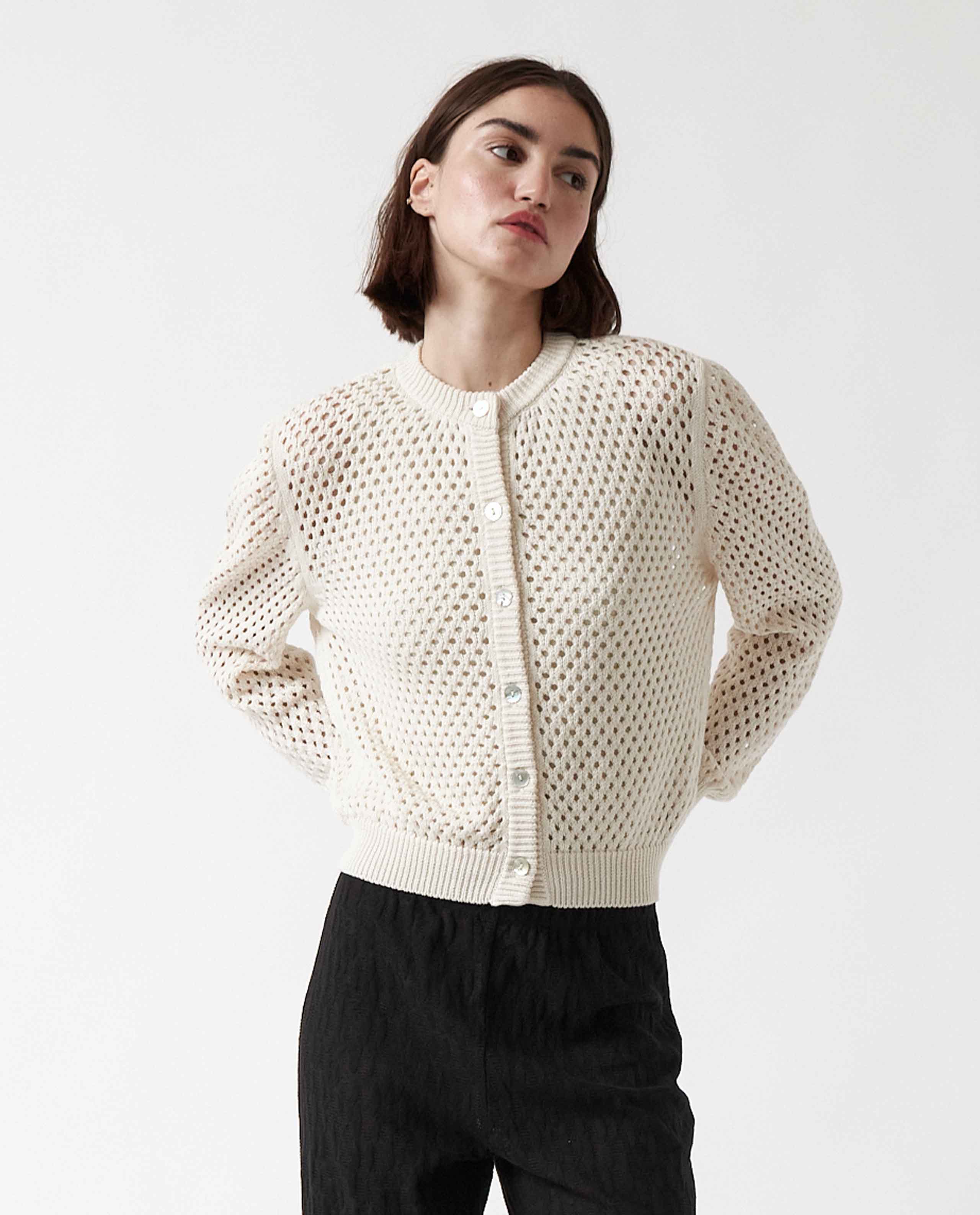 marche commun cardigan ajoure en coton bio beige amt studio