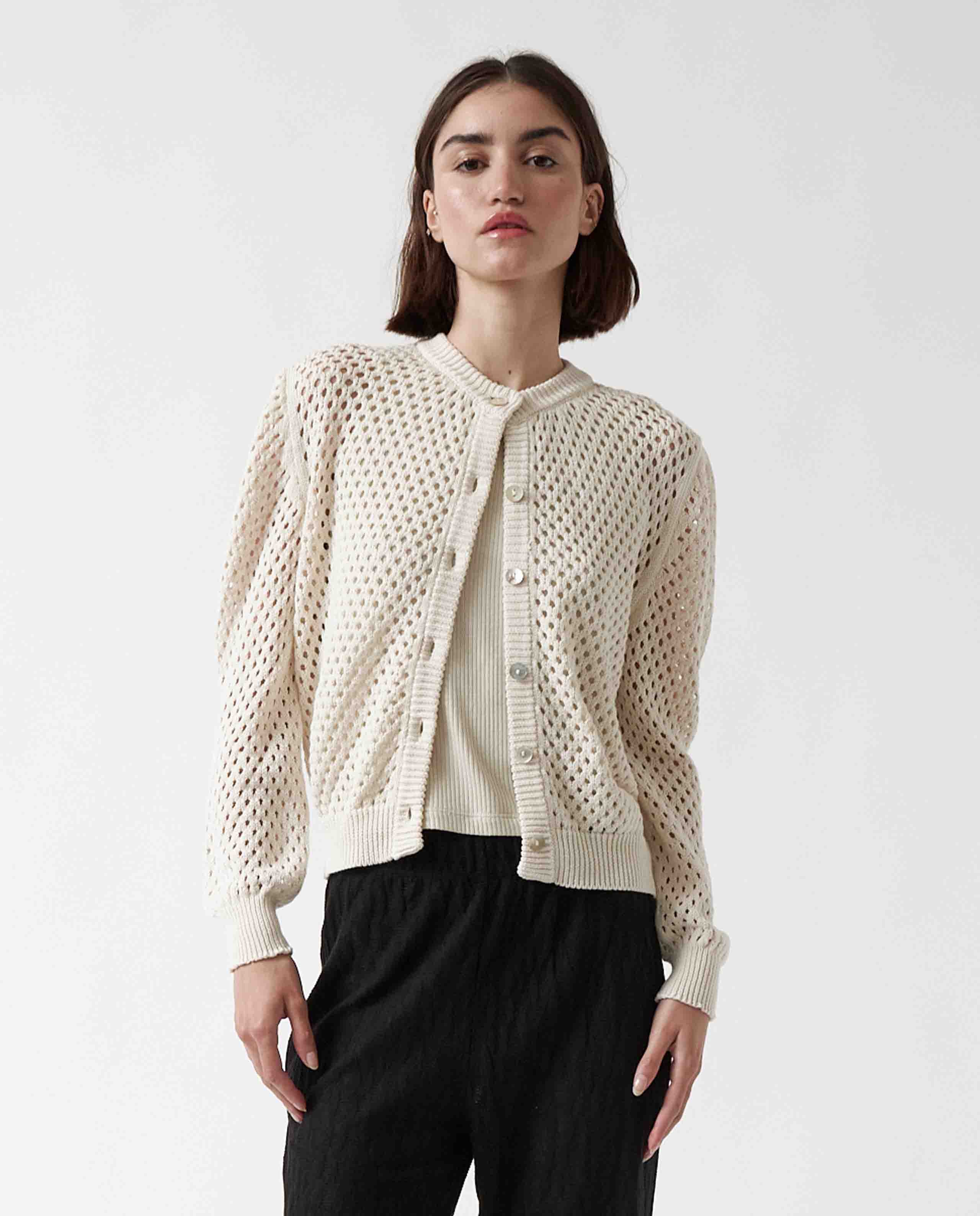 marche commun cardigan ajoure en coton bio beige amt studio