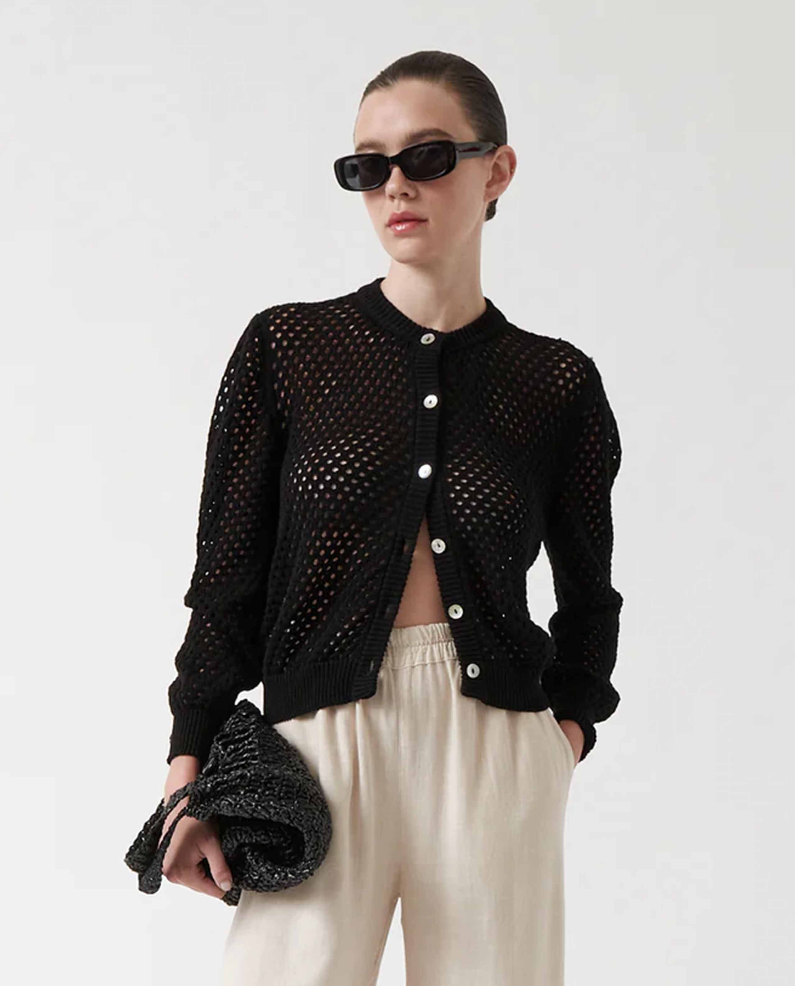 marche commun cardigan ajouré en coton bio noir amt studio