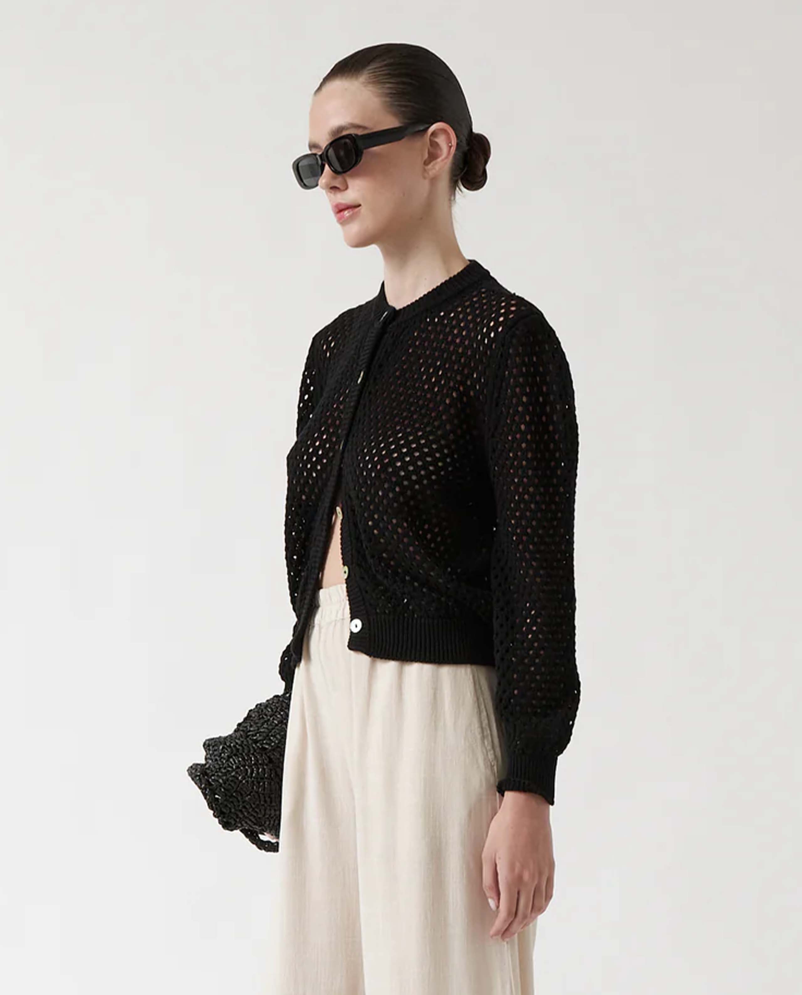 marche commun cardigan ajouré en coton bio noir amt studio