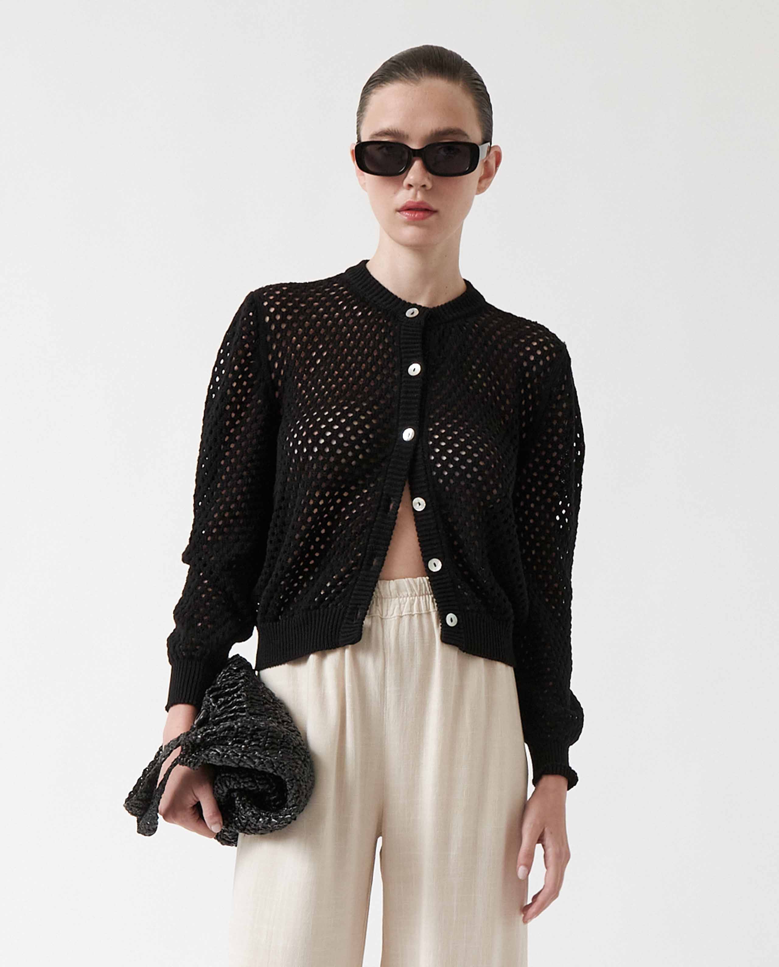 marche commun cardigan ajouré en coton bio noir amt studio