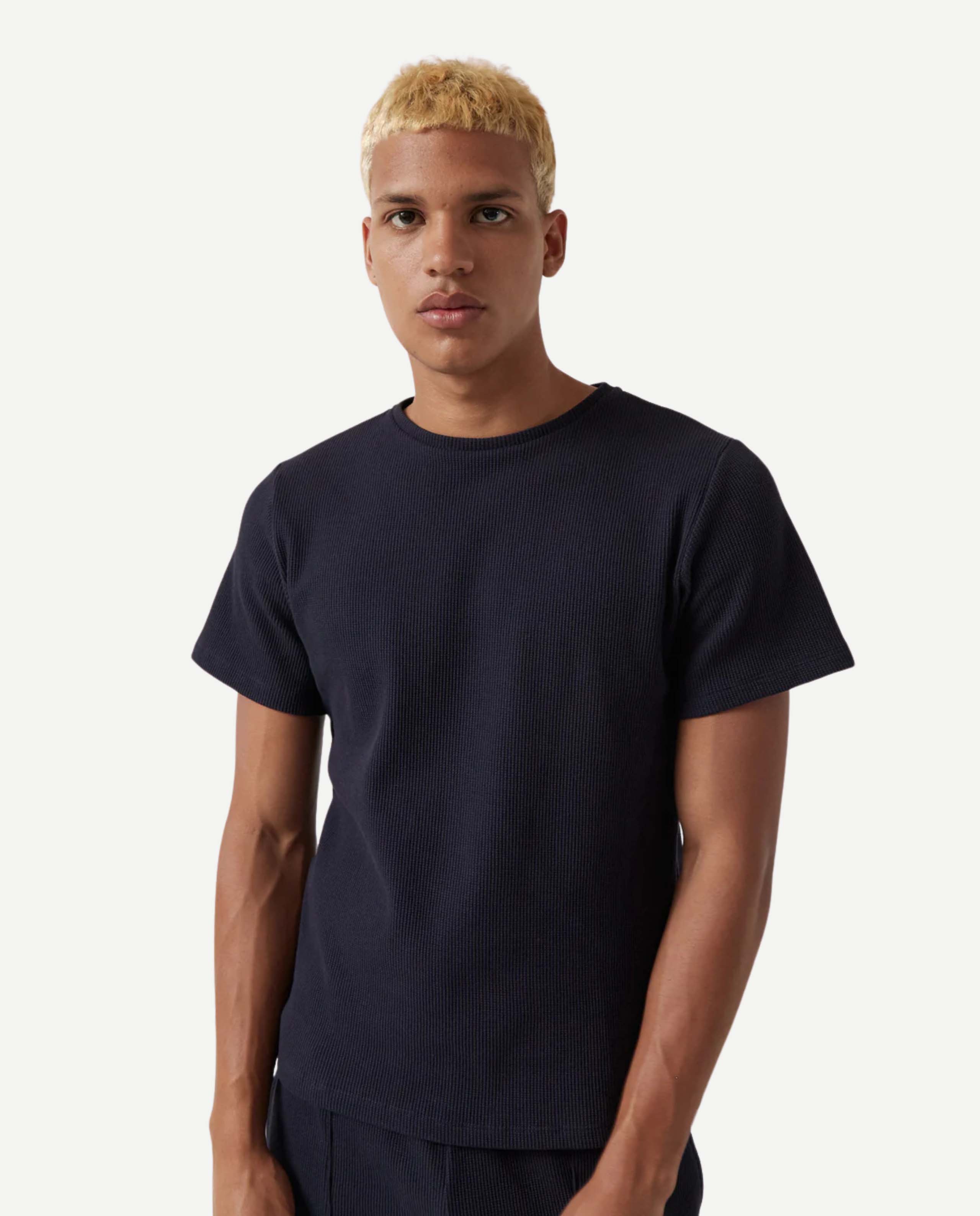 marché commun t-shirt col rond oversize en coton bio bleu marine amt studio