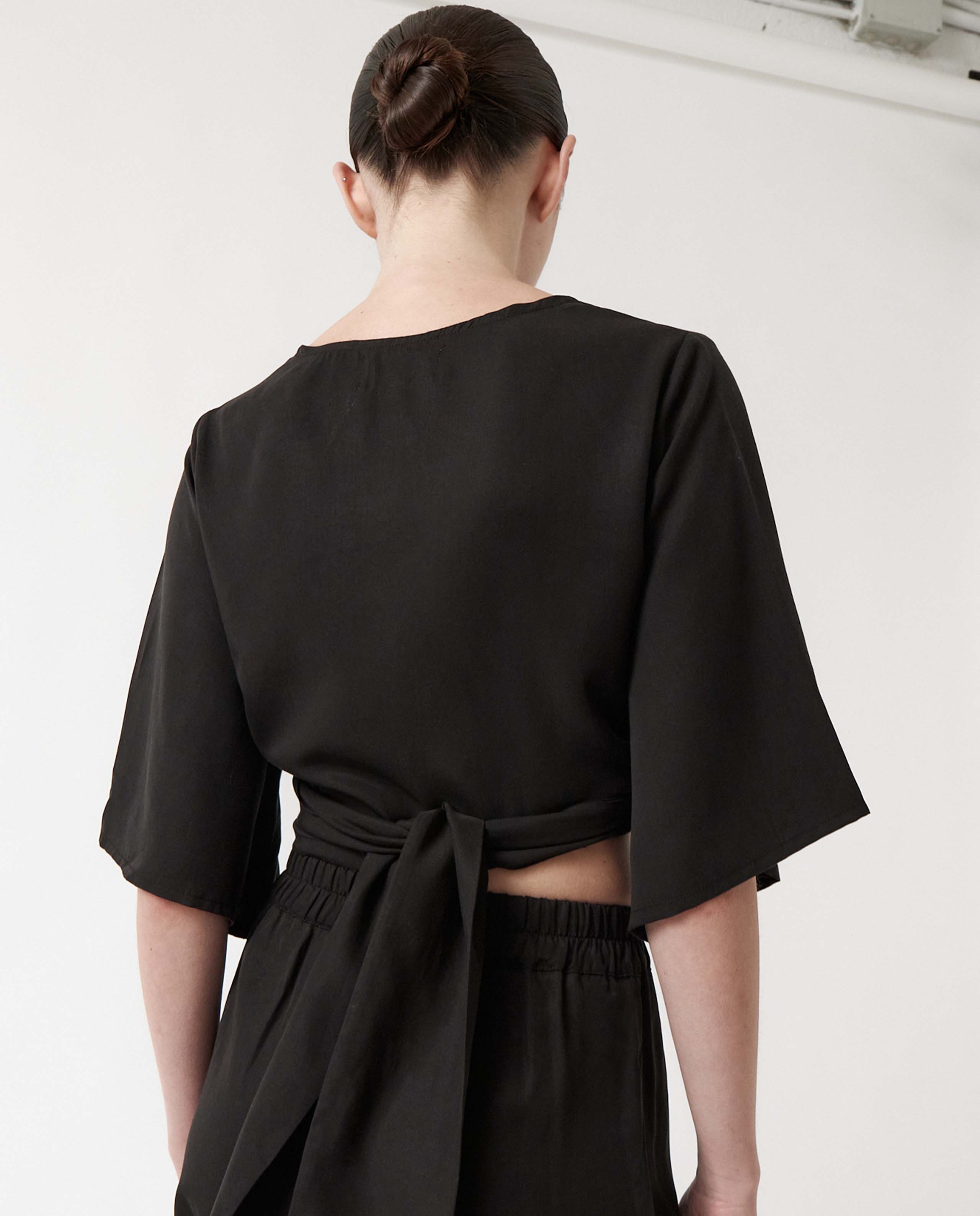marche commun blouse portefeuille en tencel noir mat studio