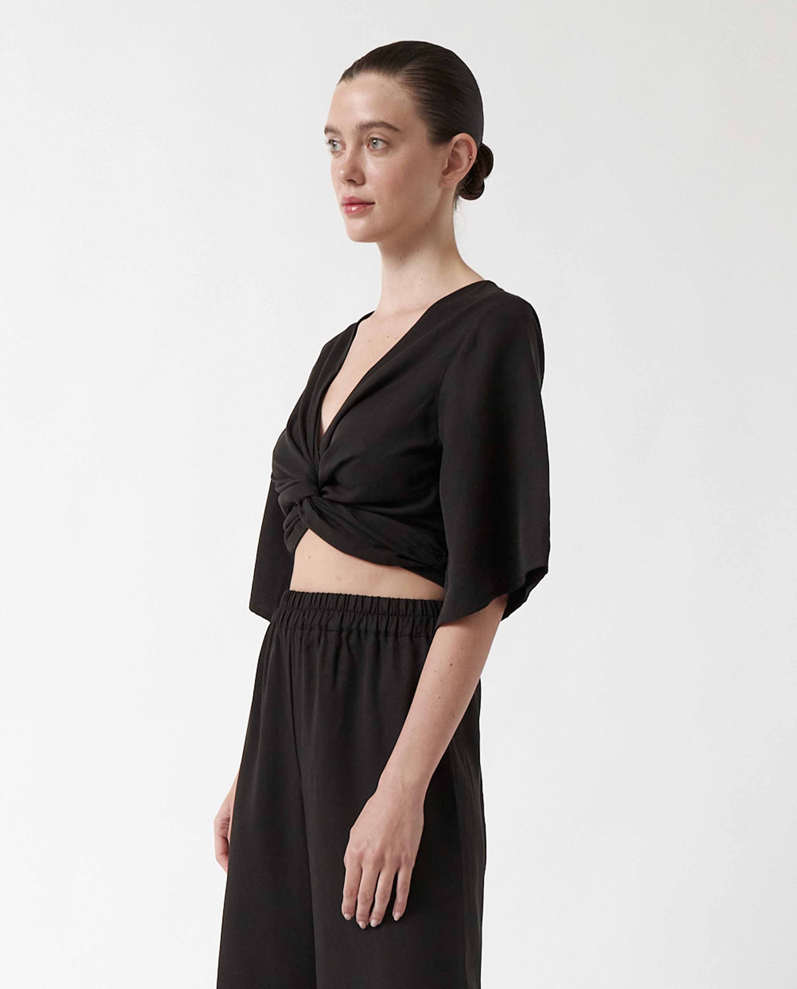 marche commun blouse portefeuille en tencel noir mat studio
