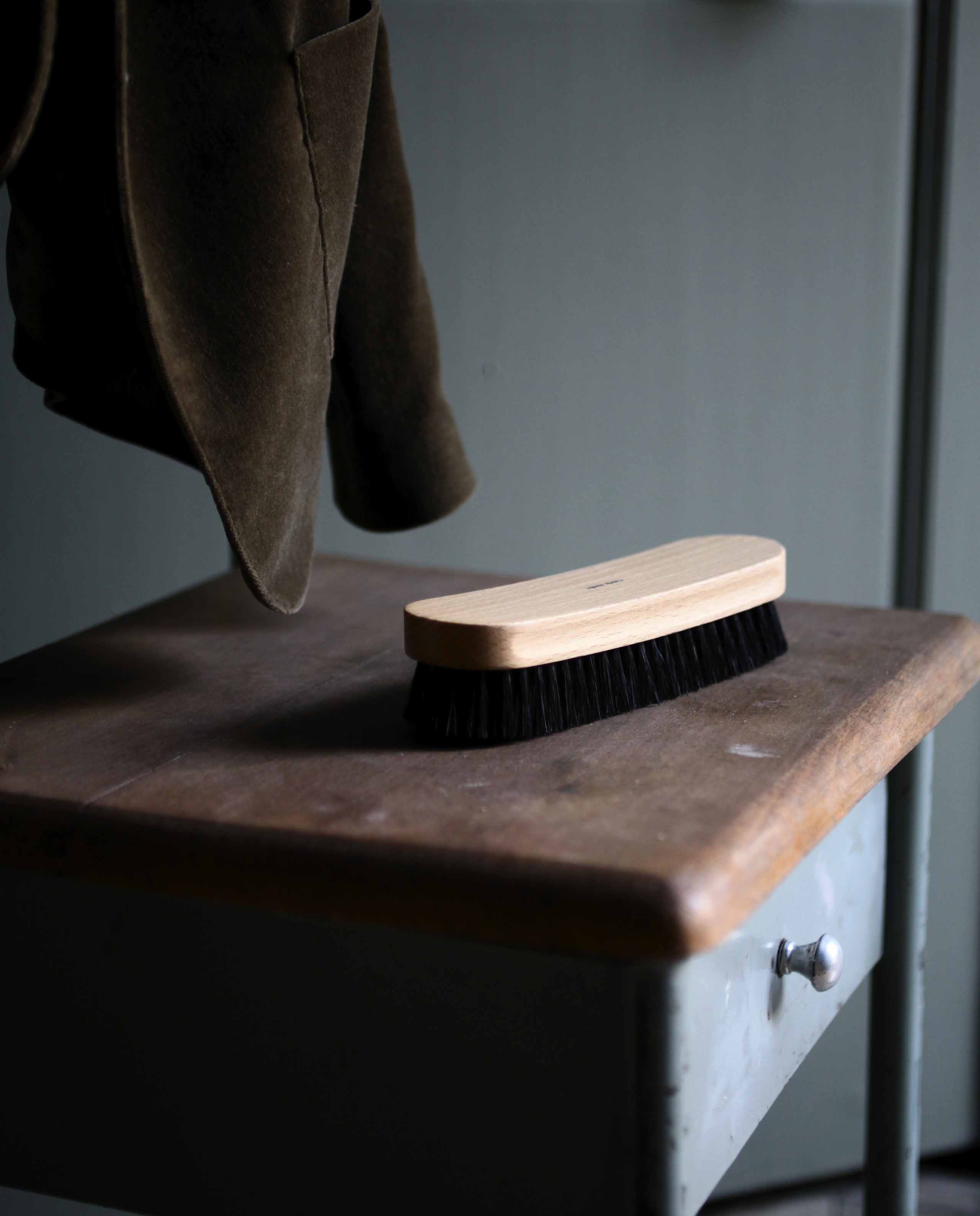 Brosse à vêtements en bois de hêtre