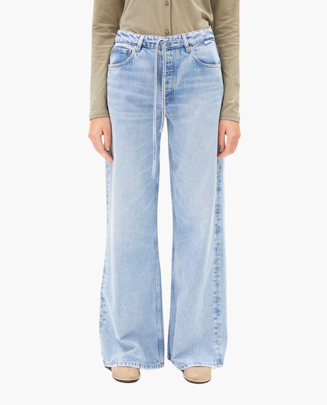 Marché Commun jean large bleu clair Armedangels