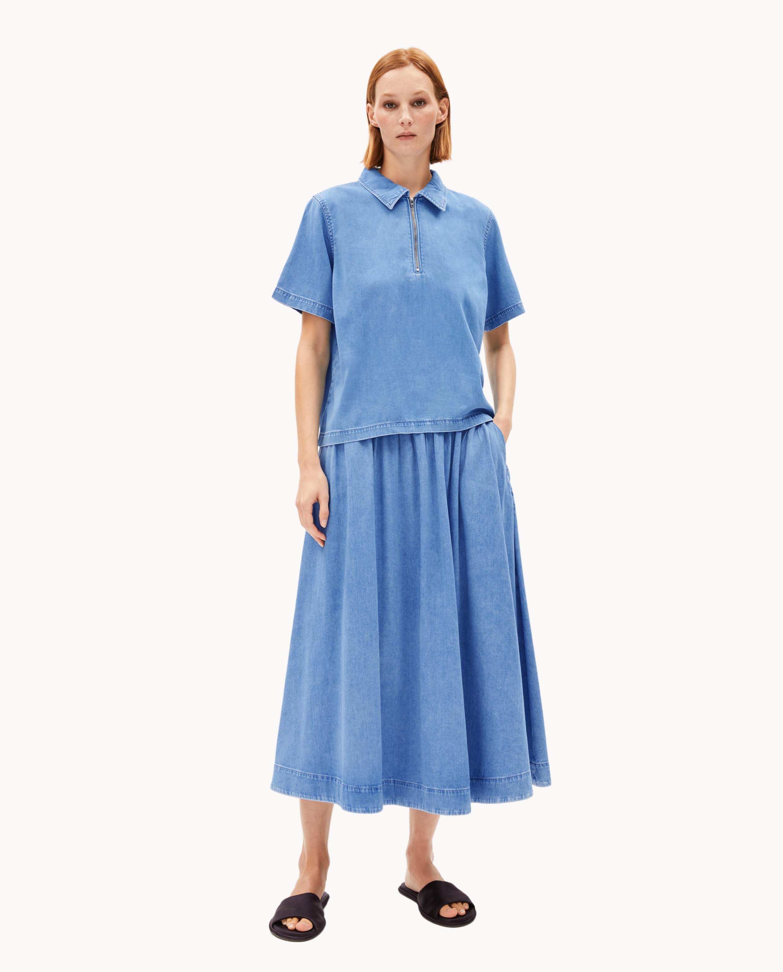 marche commun polo zippe en denim bleu armedangels