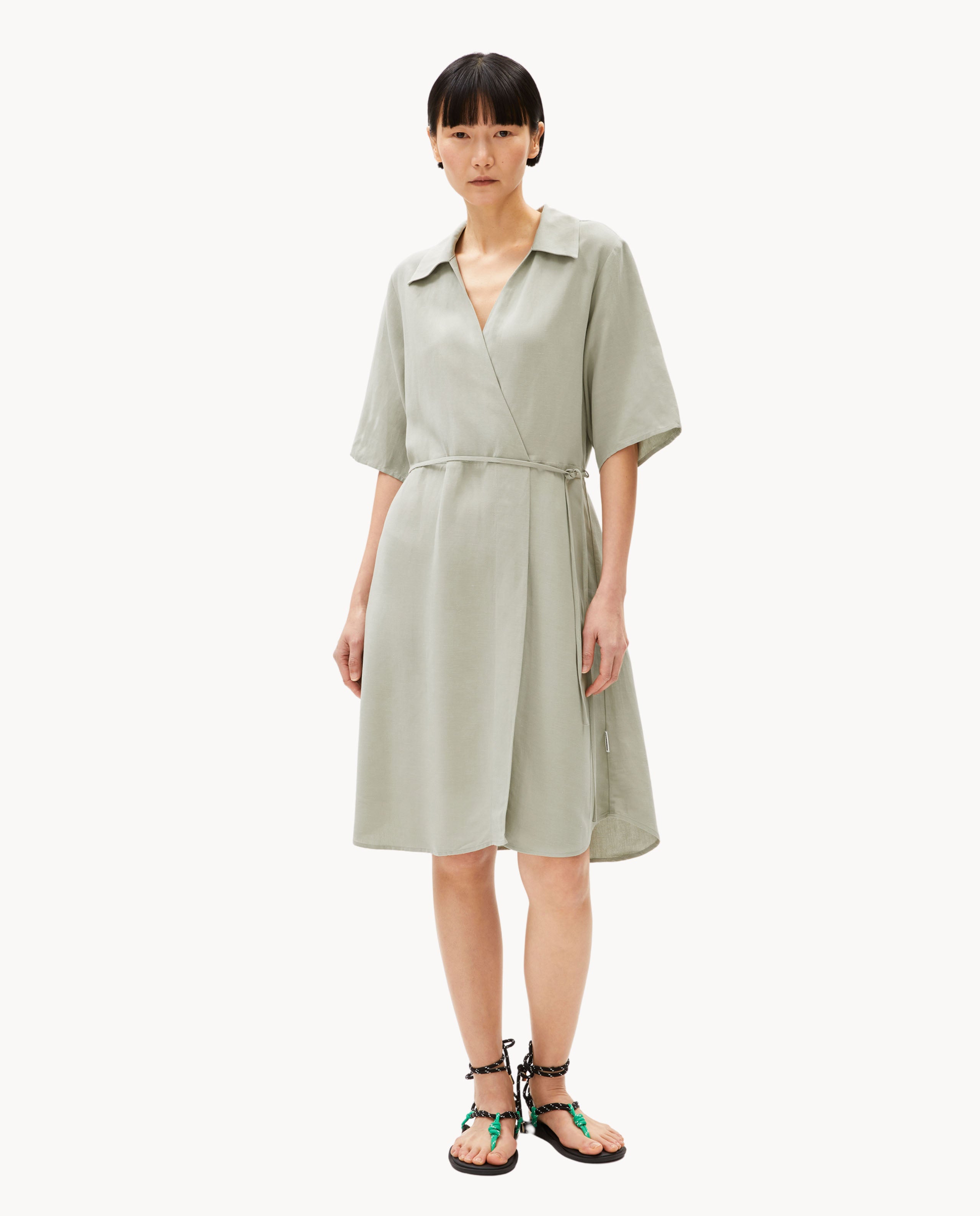 marche commun robe portefeuille en lin melange vert d&