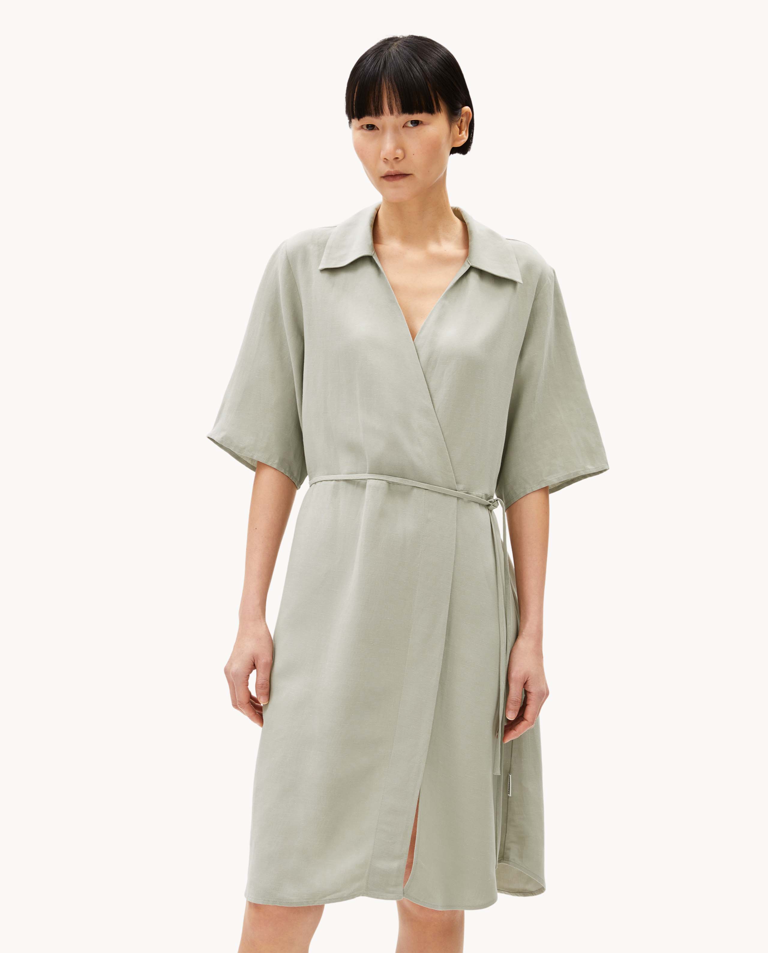 marche commun robe portefeuille en lin melange vert d&