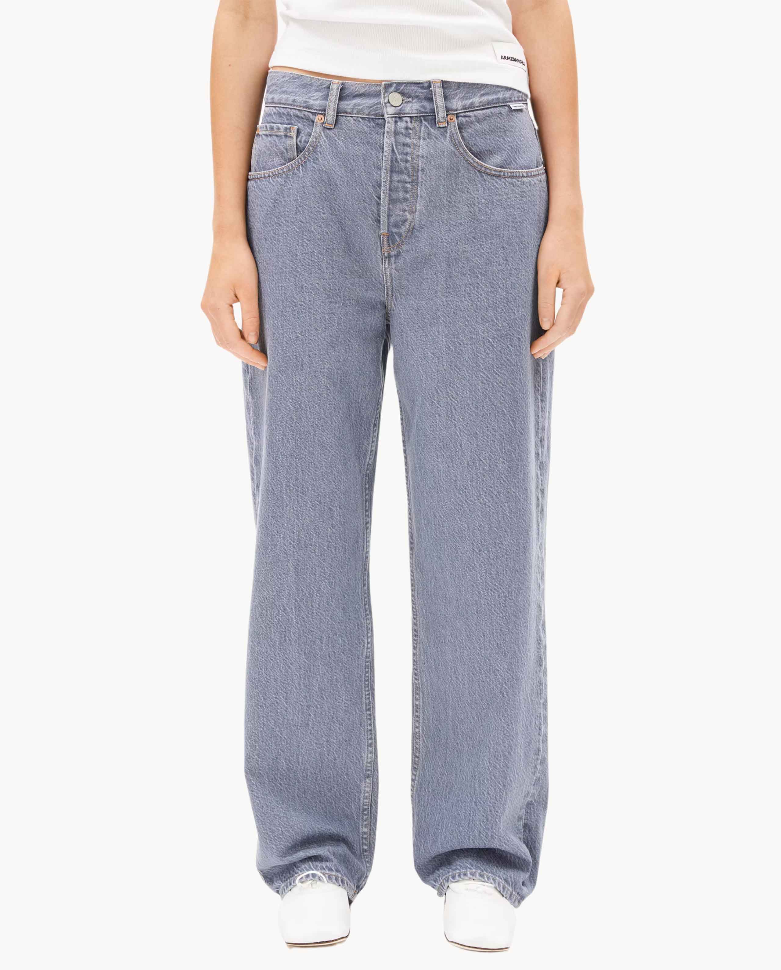 Marché Commun jean droit en coton bio bleu gris clair Armedangels