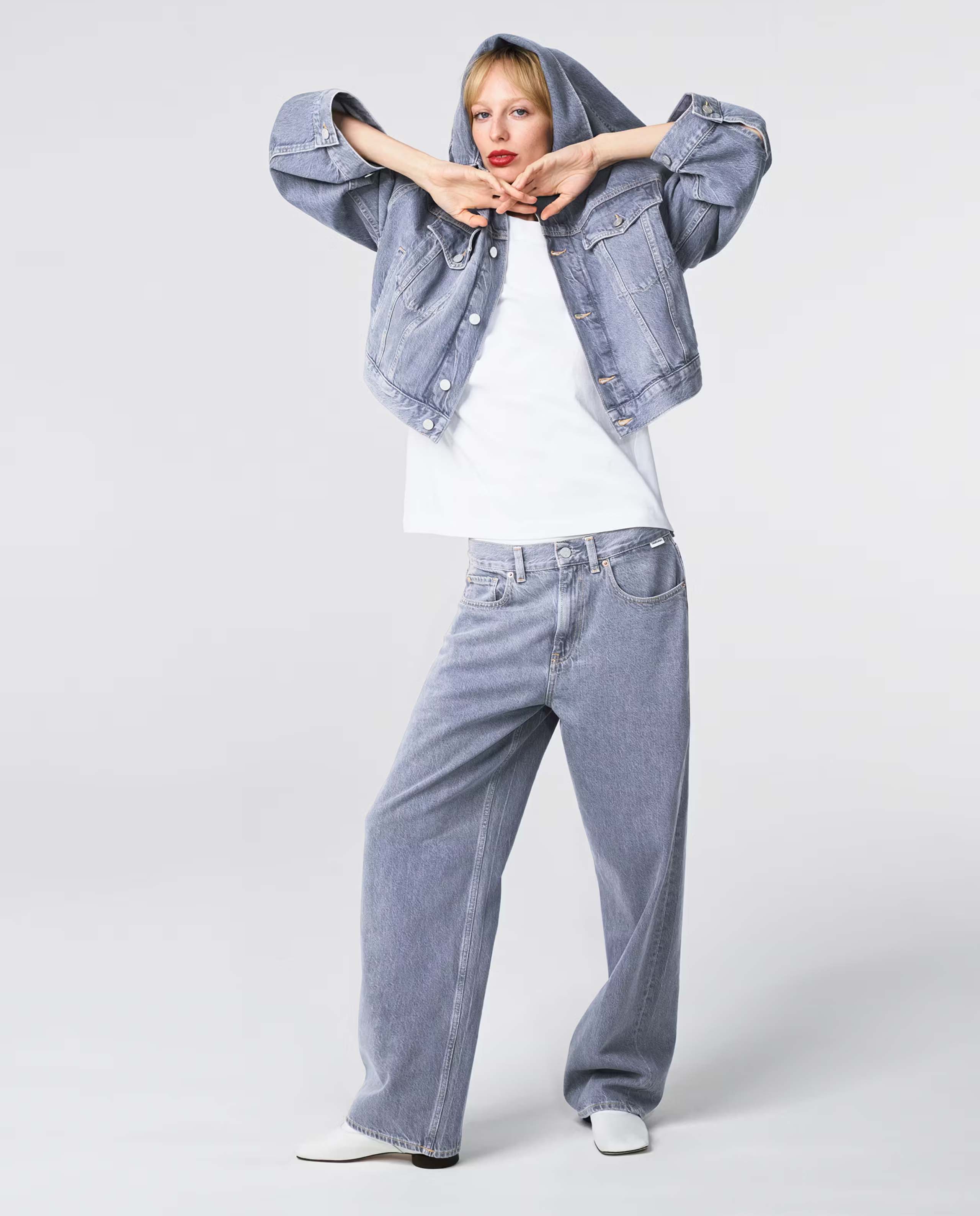 Marché Commun jean droit en coton bio bleu gris clair Armedangels