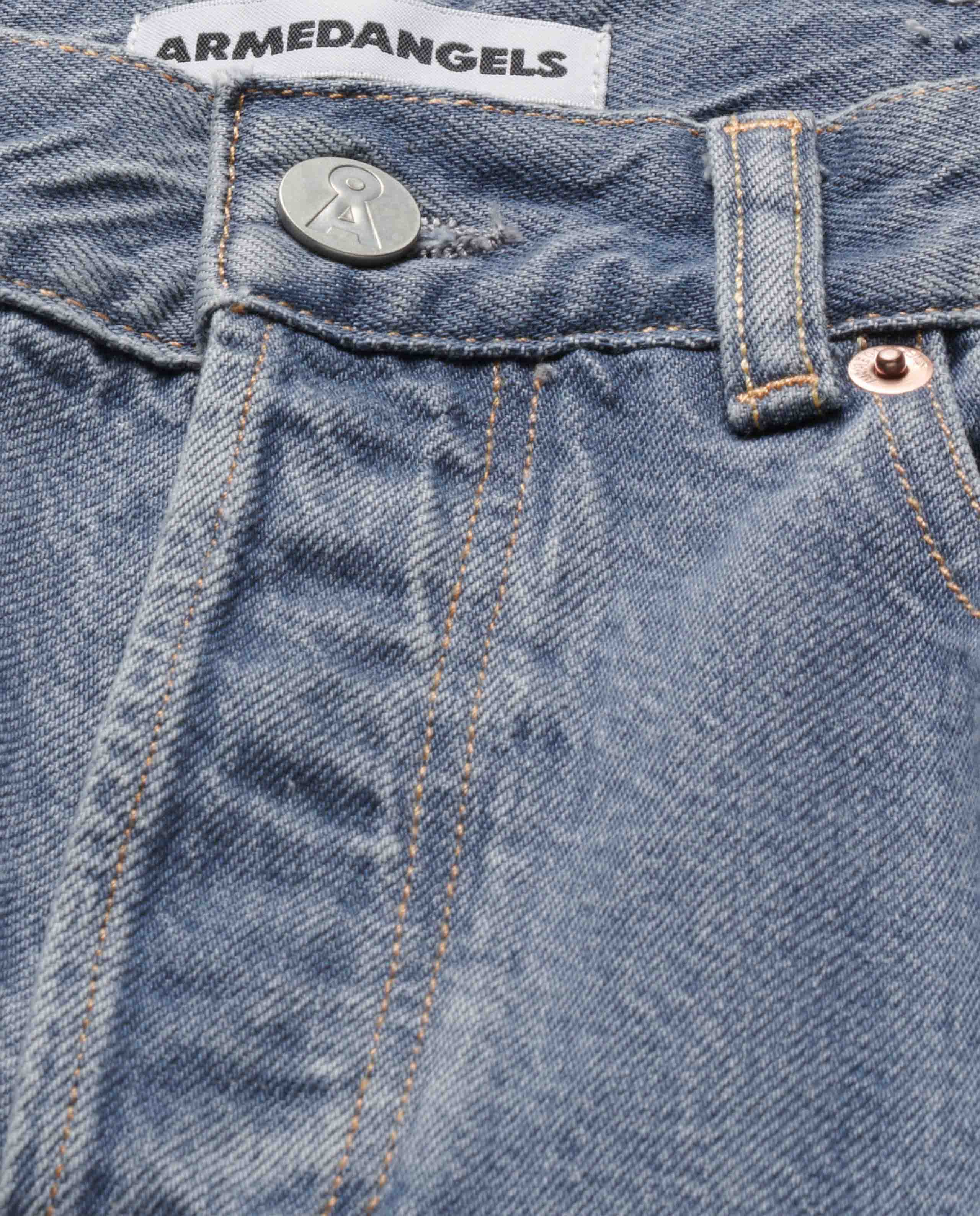 Marché Commun jean droit en coton bio bleu gris clair Armedangels