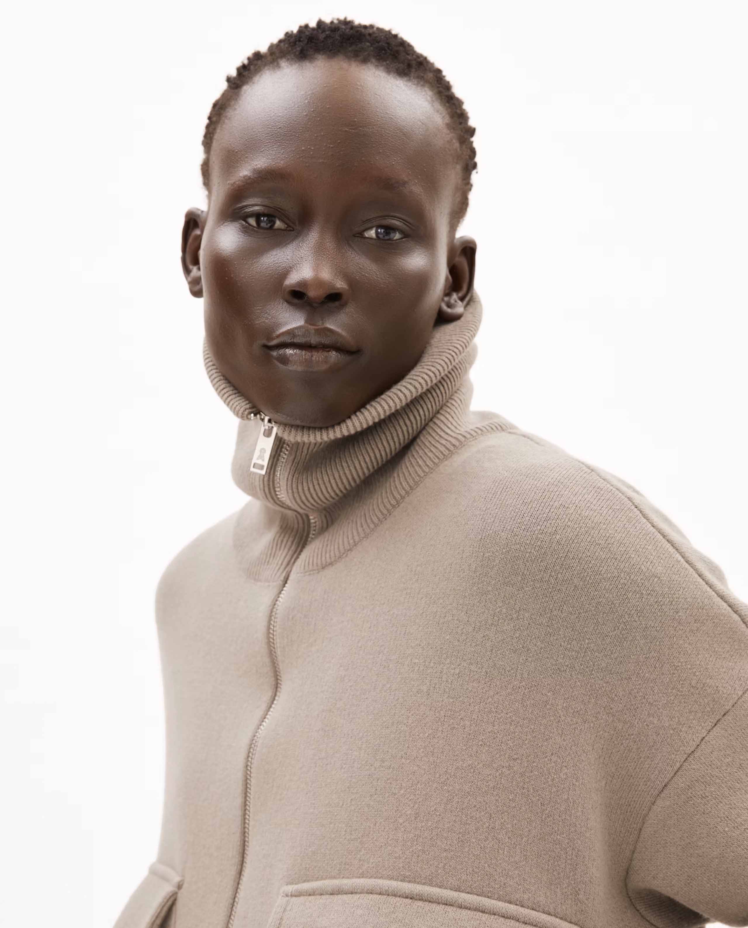 Marché Commun veste zipée en coton bio taupe Armedangels