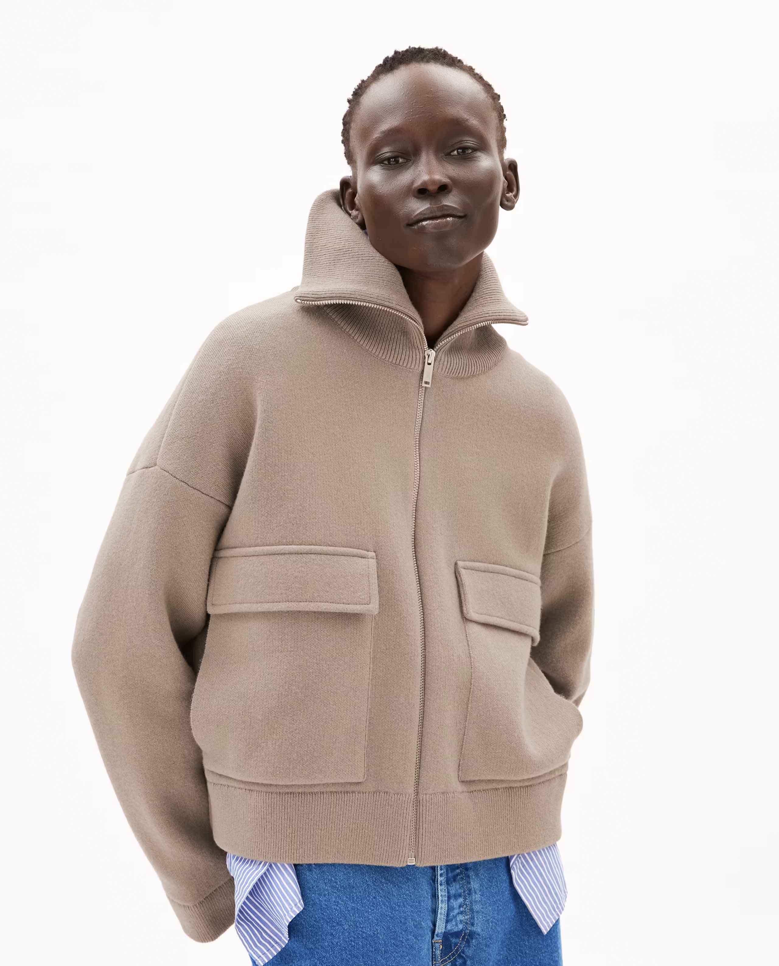 Marché Commun veste zipée en coton bio taupe Armedangels