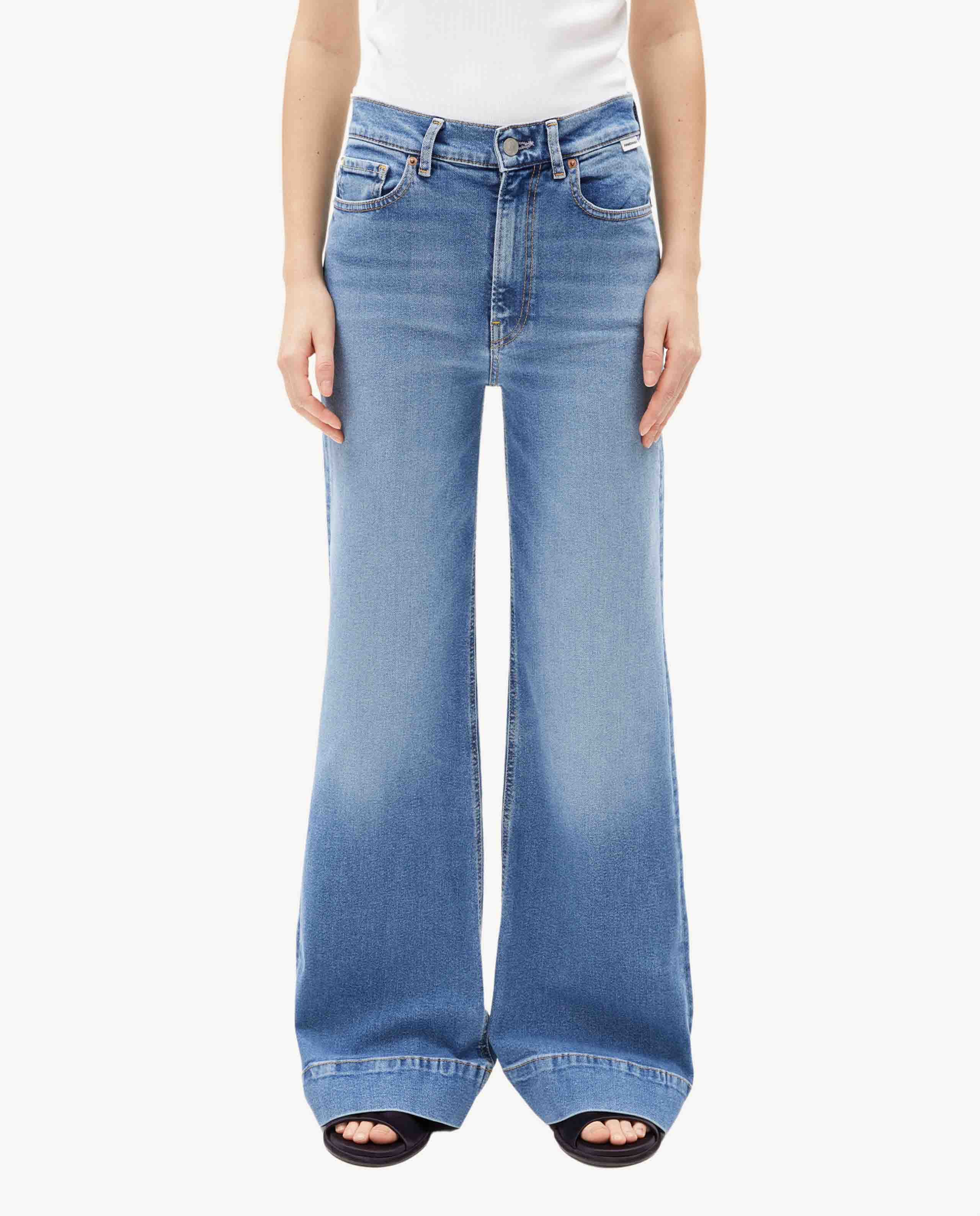 Marché Commun Jean large bleu clair Armedangels