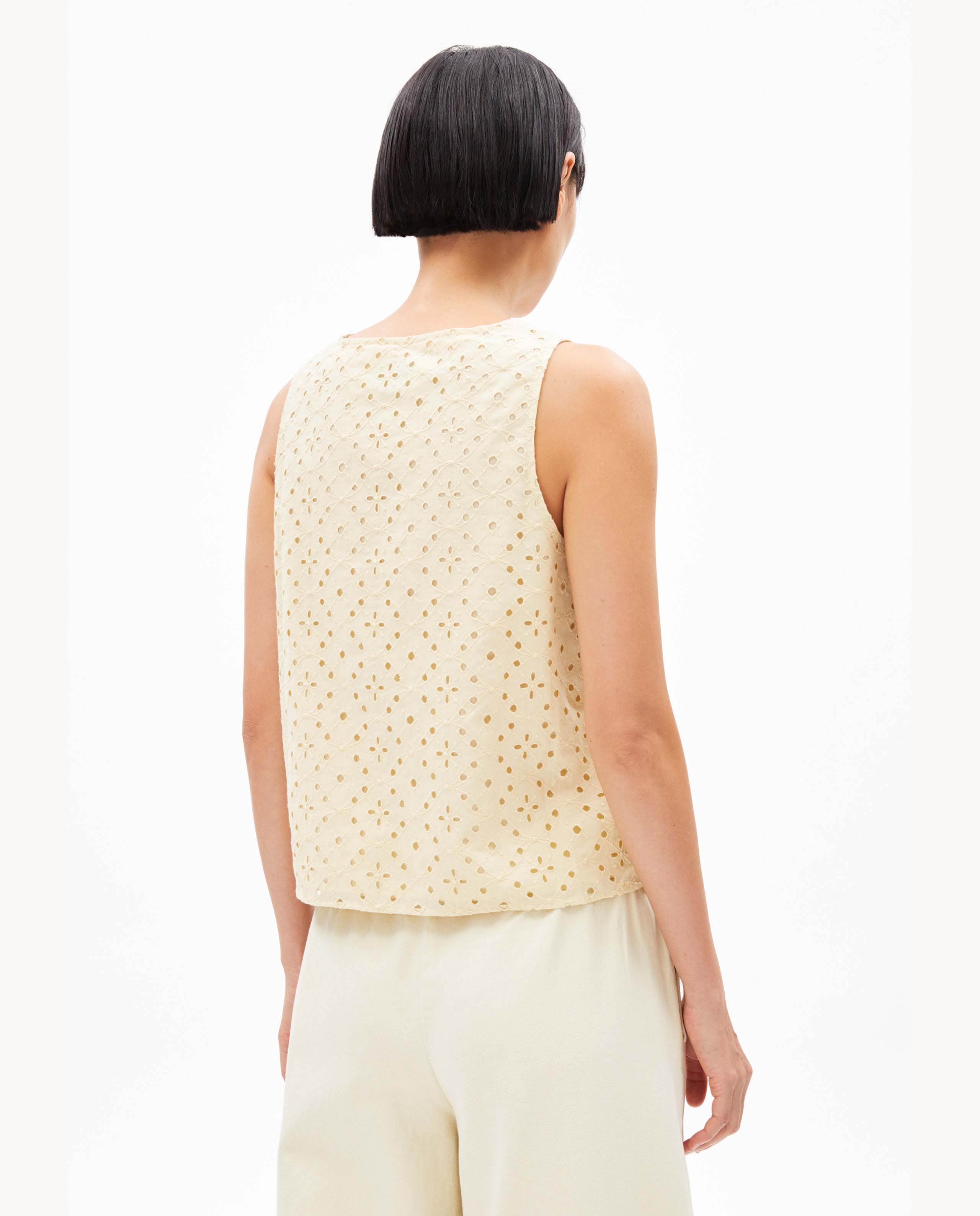 marché commun top brodé en mélange de coton bio beige armedangels