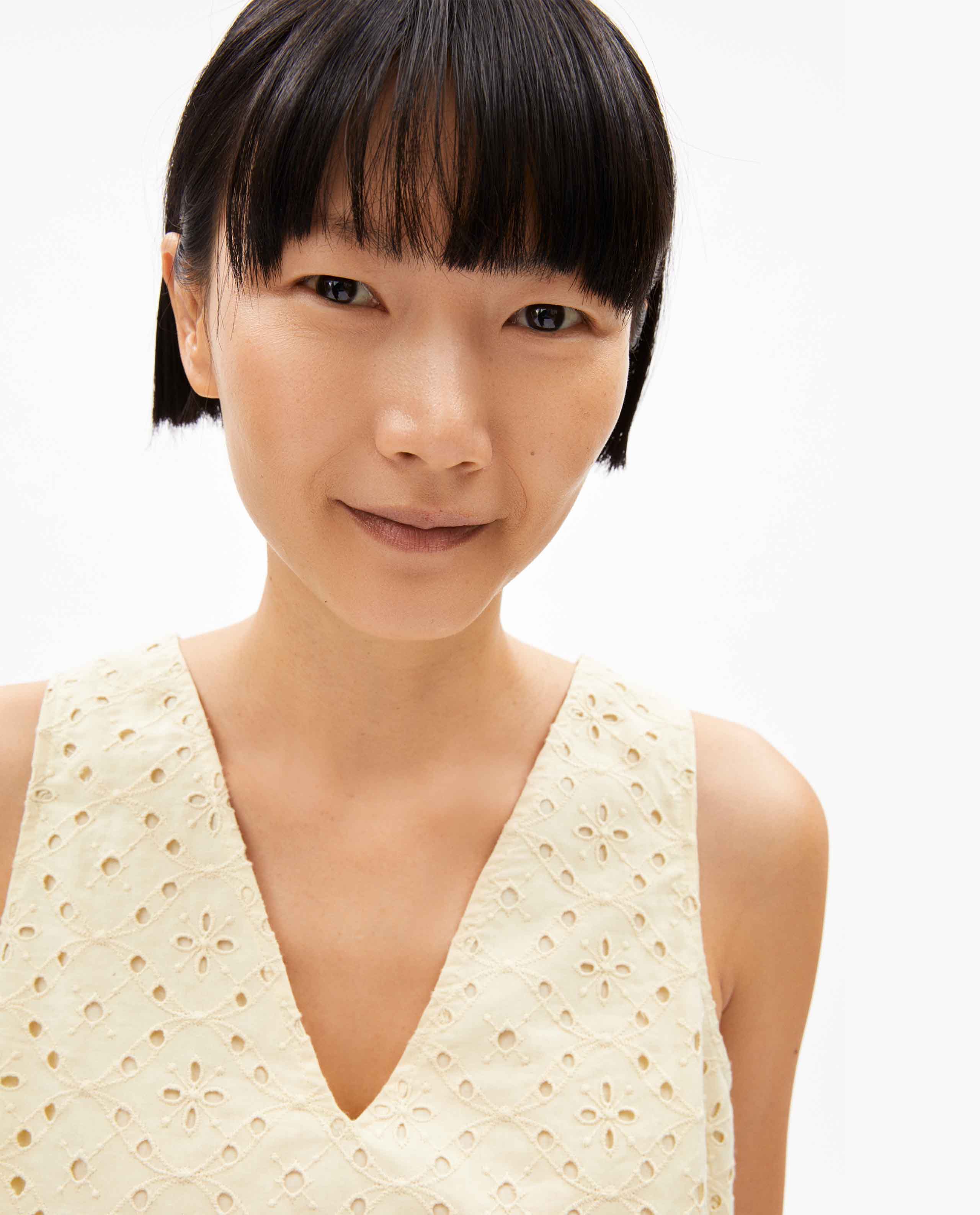 marché commun top brodé en mélange de coton bio beige armedangels