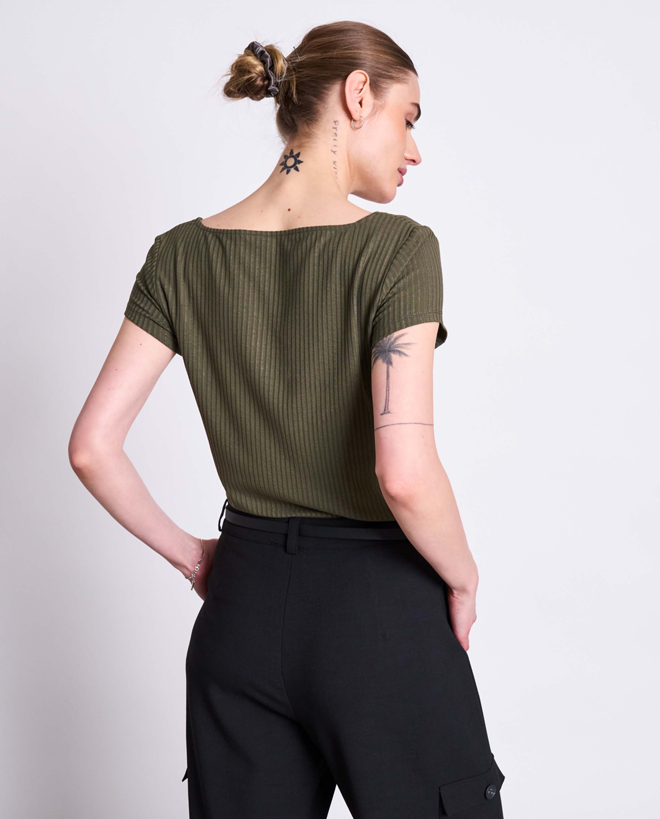 marché commun t-shirt à manches courtes en tencel vert olive jan n june