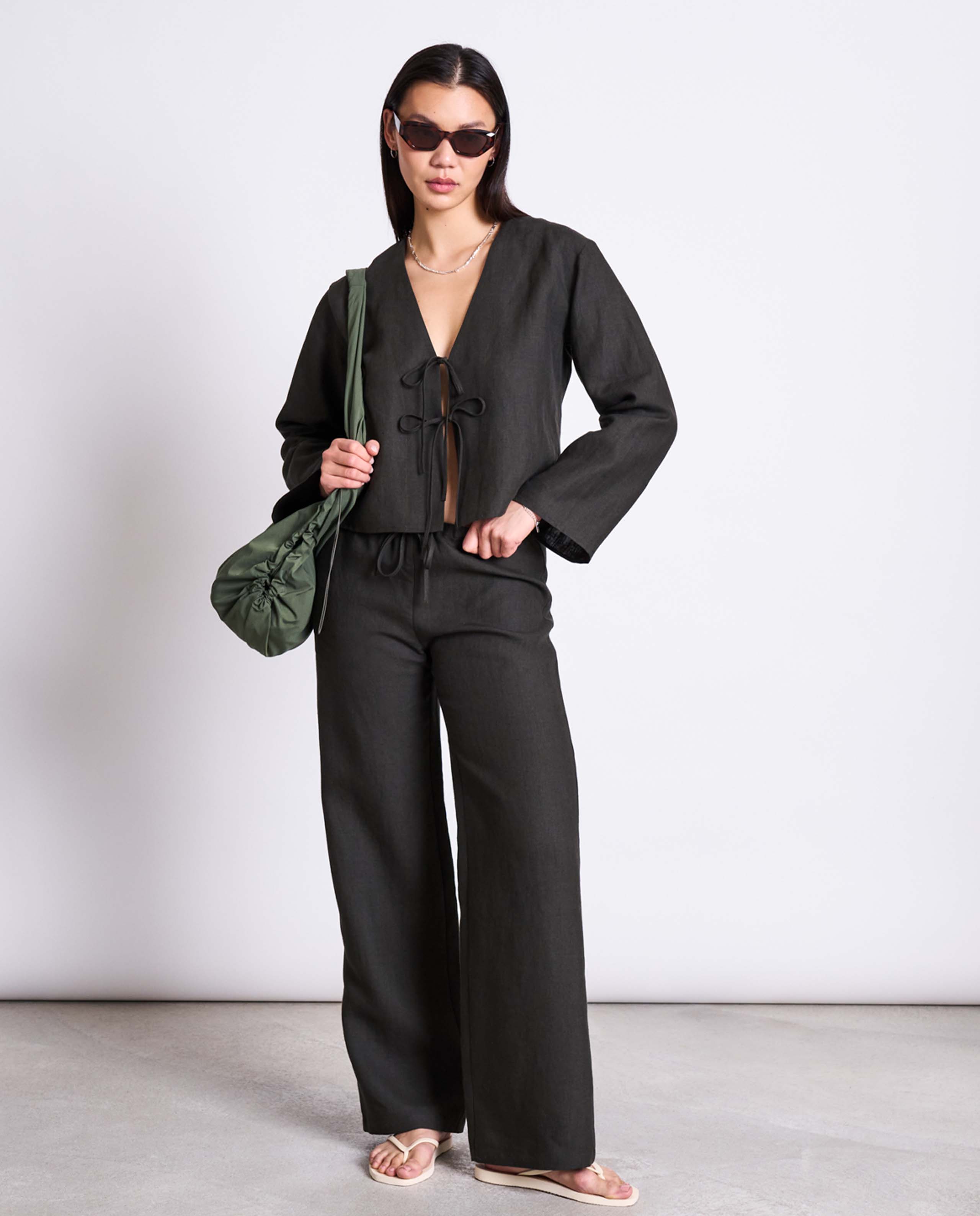 marché commun blouse nouée en lin vert olive jan n june