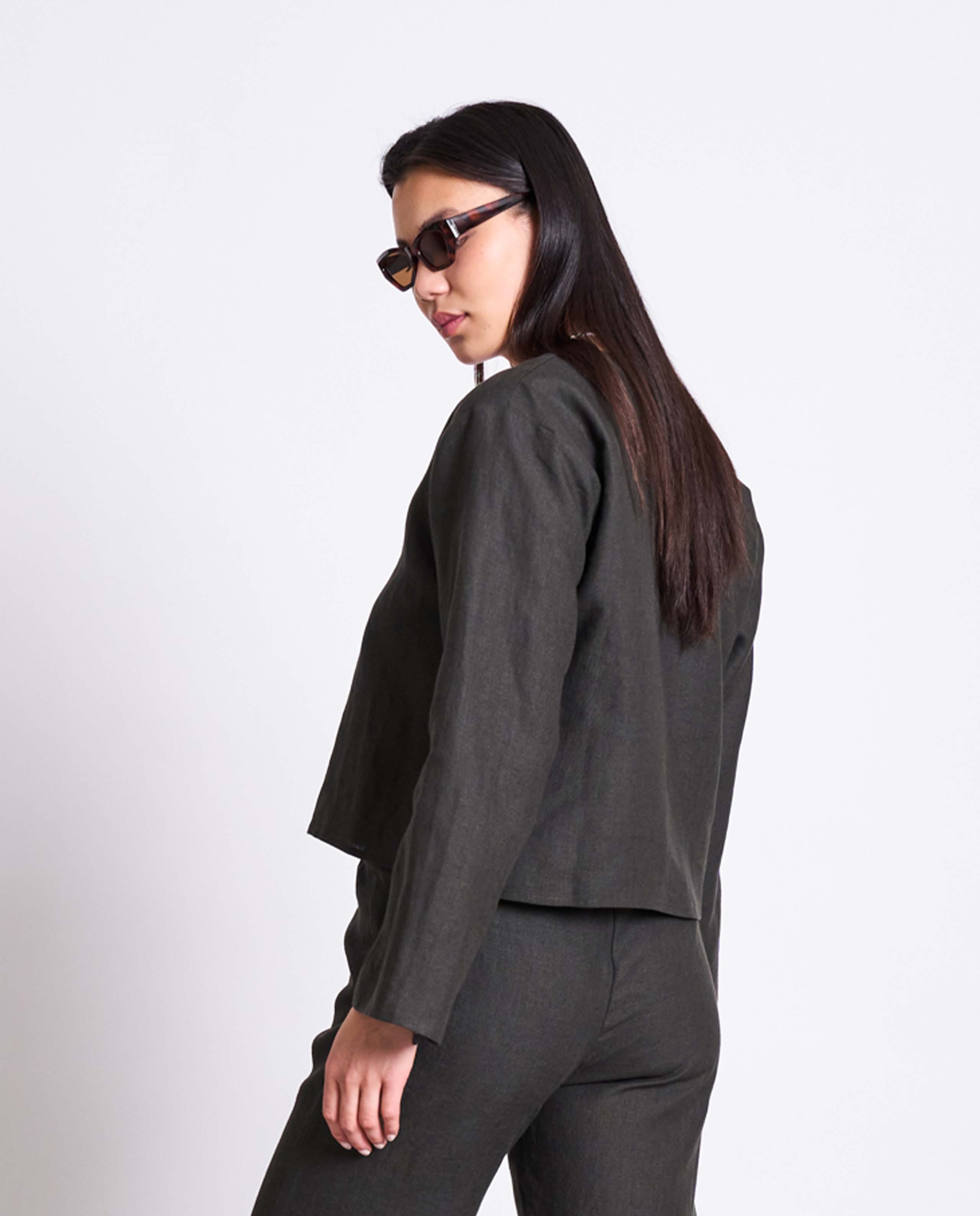 marché commun blouse nouée en lin vert olive jan n june