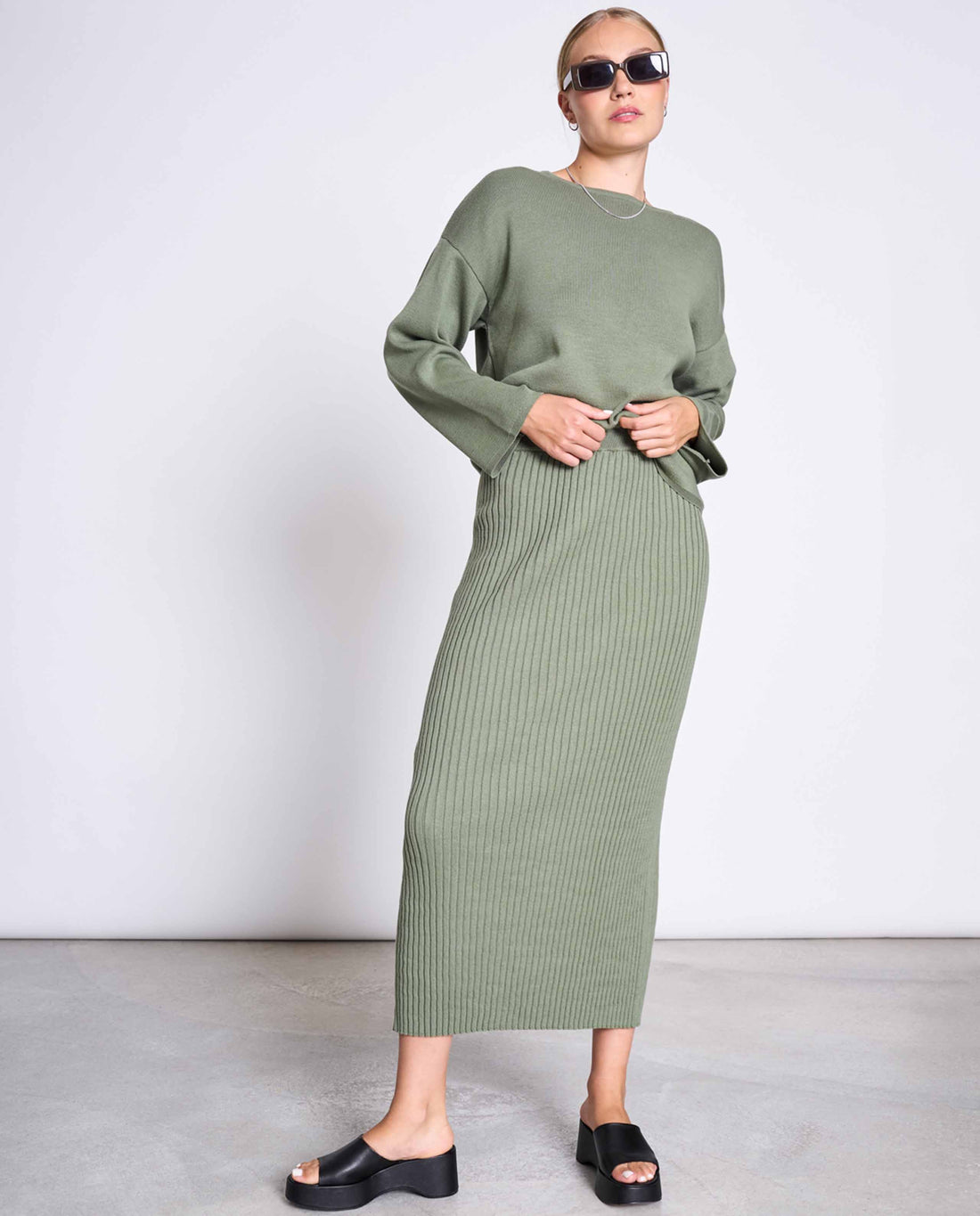 Marché Commun robe mi-longue en coton bio fendue vert d&