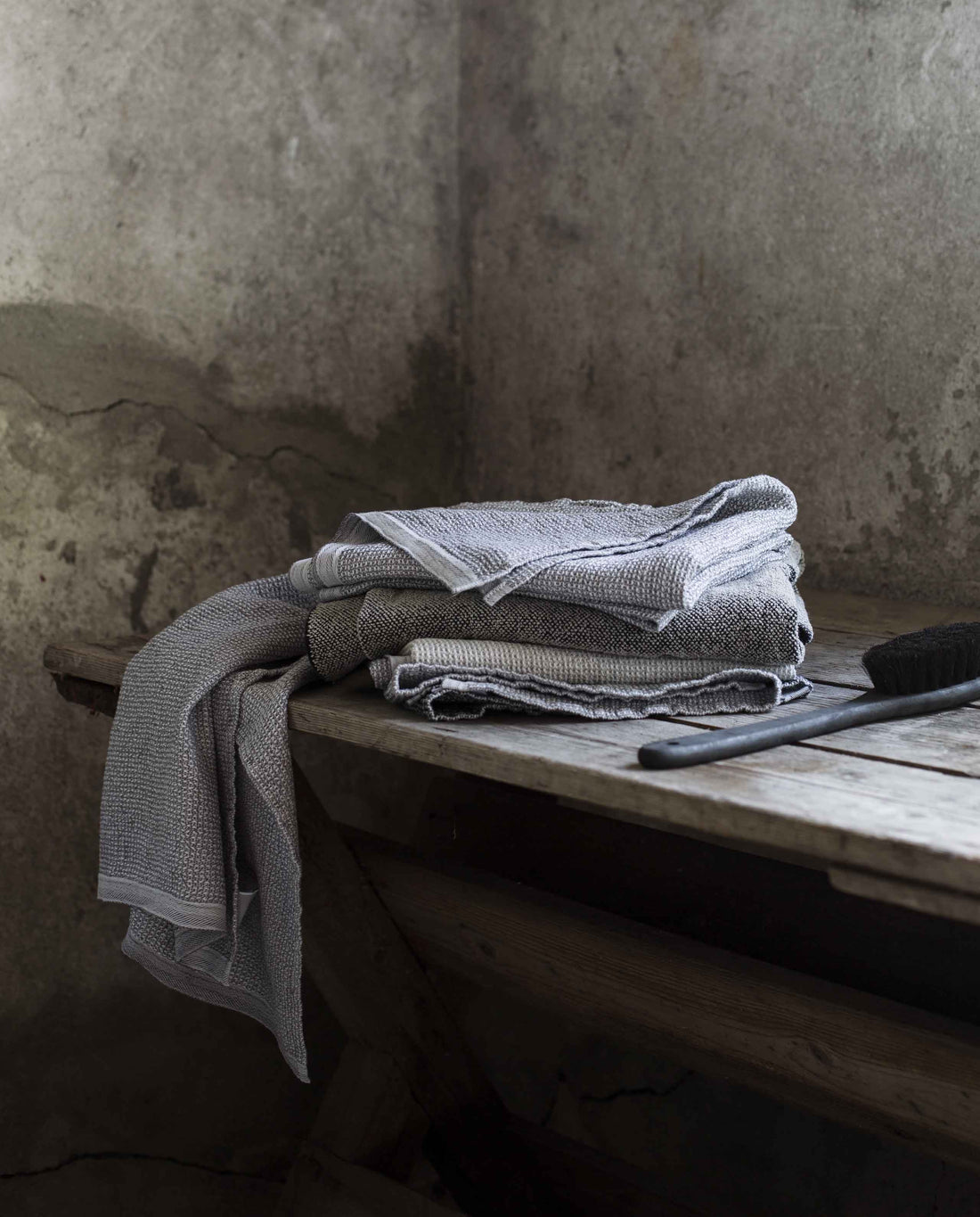 Marché Commun Serviette de bain en Lin Couleur Noire Lapuan Kankurit