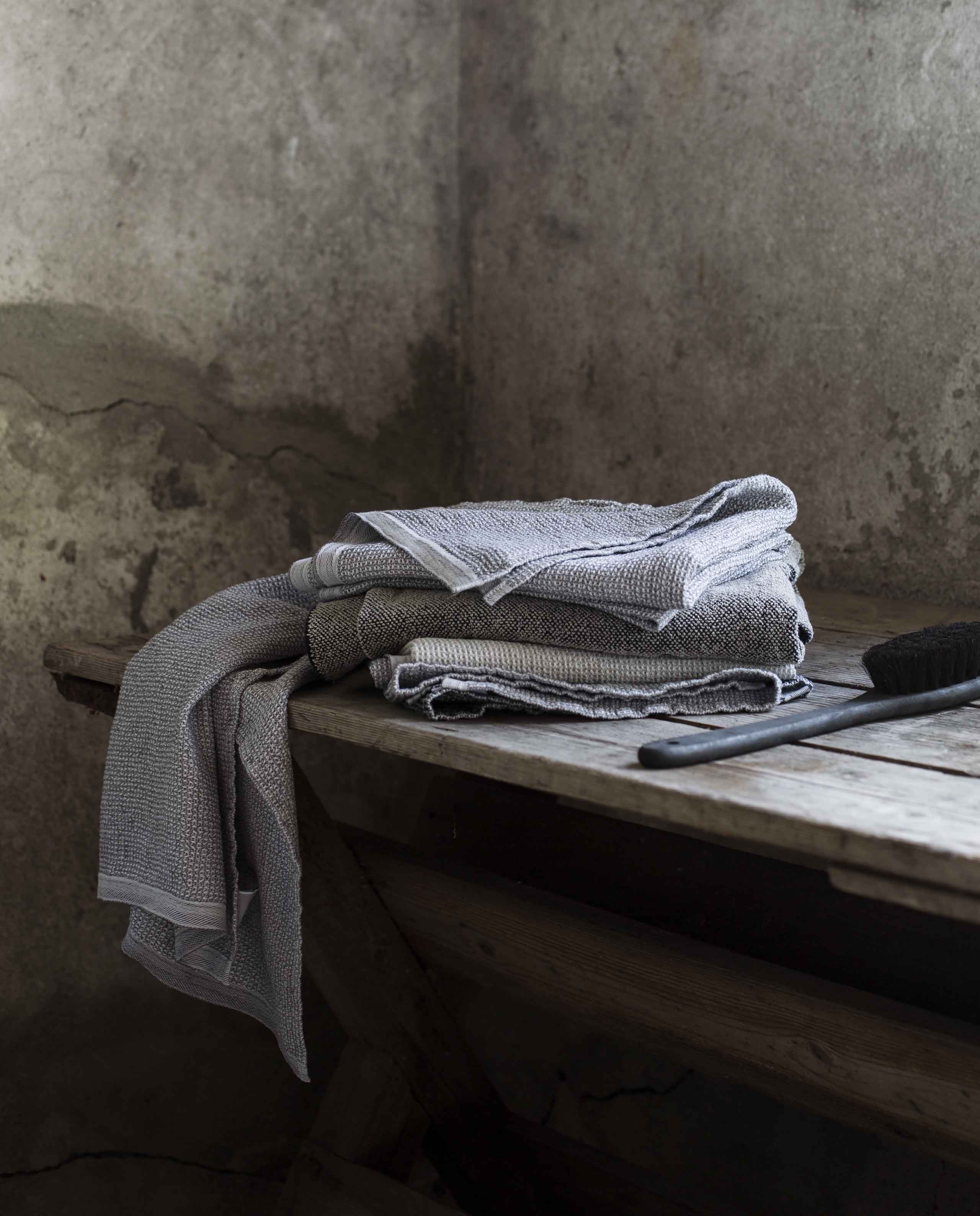 Marché Commun Serviette de bain en Lin Couleur Noire Lapuan Kankurit