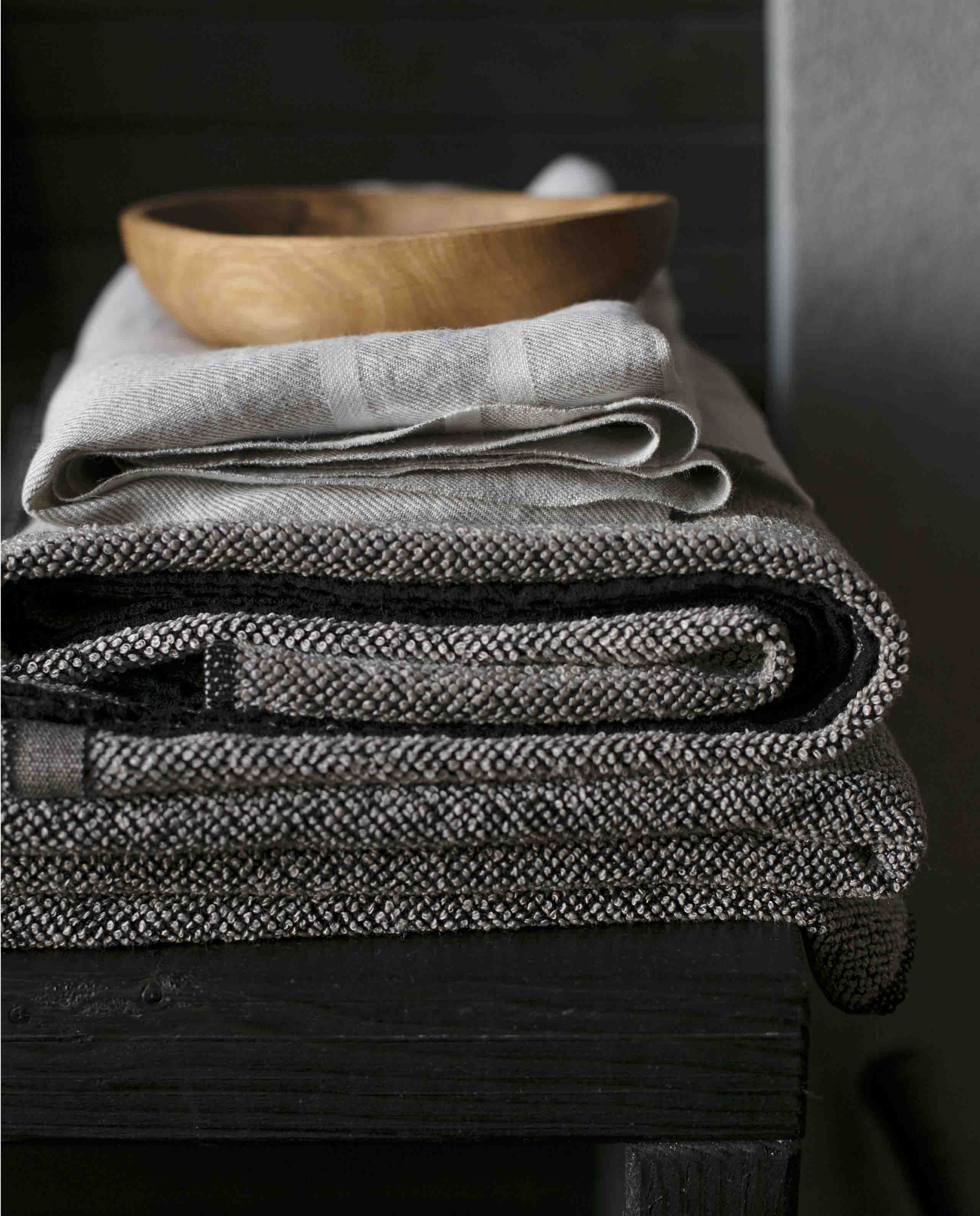 Marché Commun Serviette de bain en Lin Couleur Noire Lapuan Kankurit