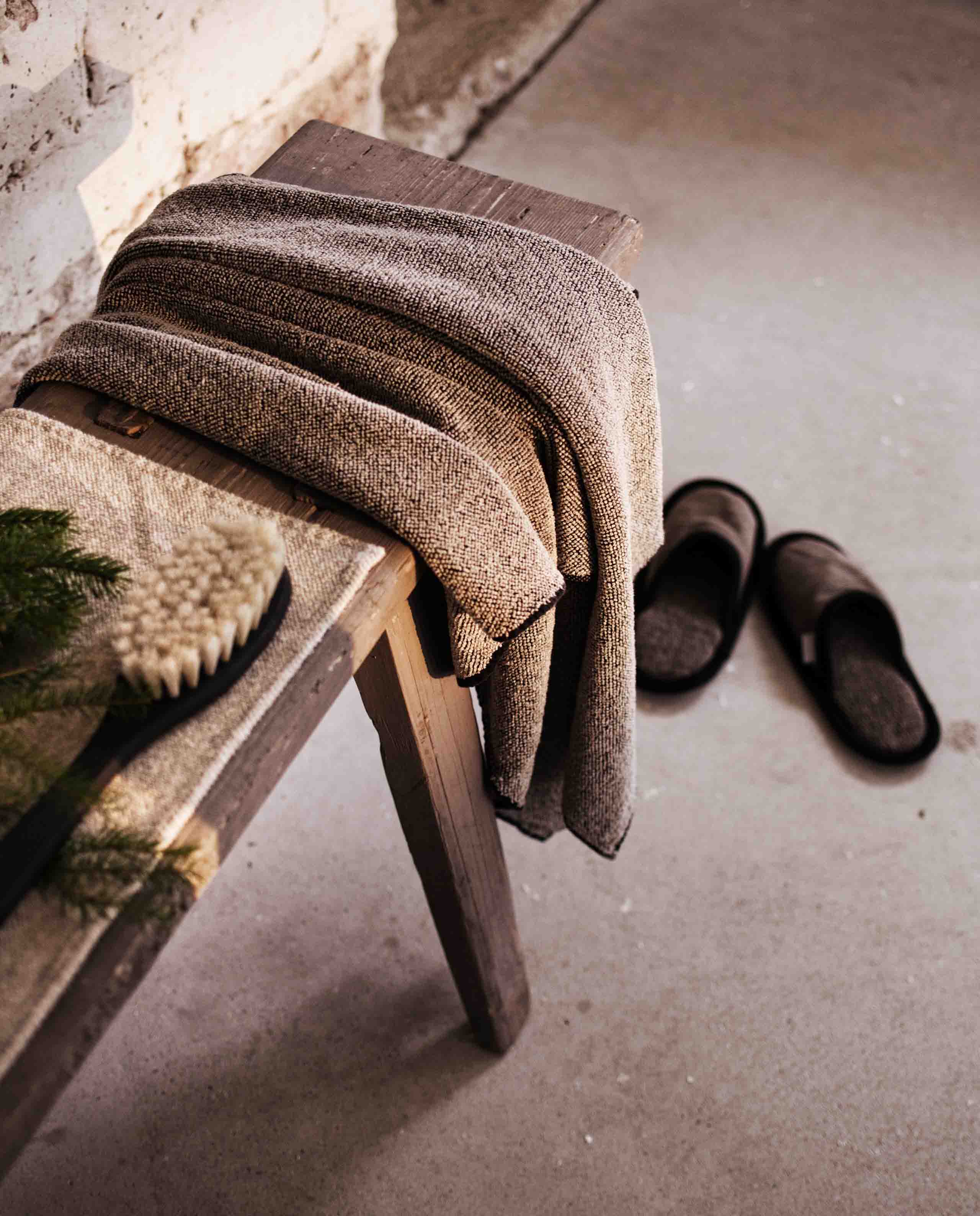 Marché Commun Serviette de bain en Lin Couleur Noire Lapuan Kankurit