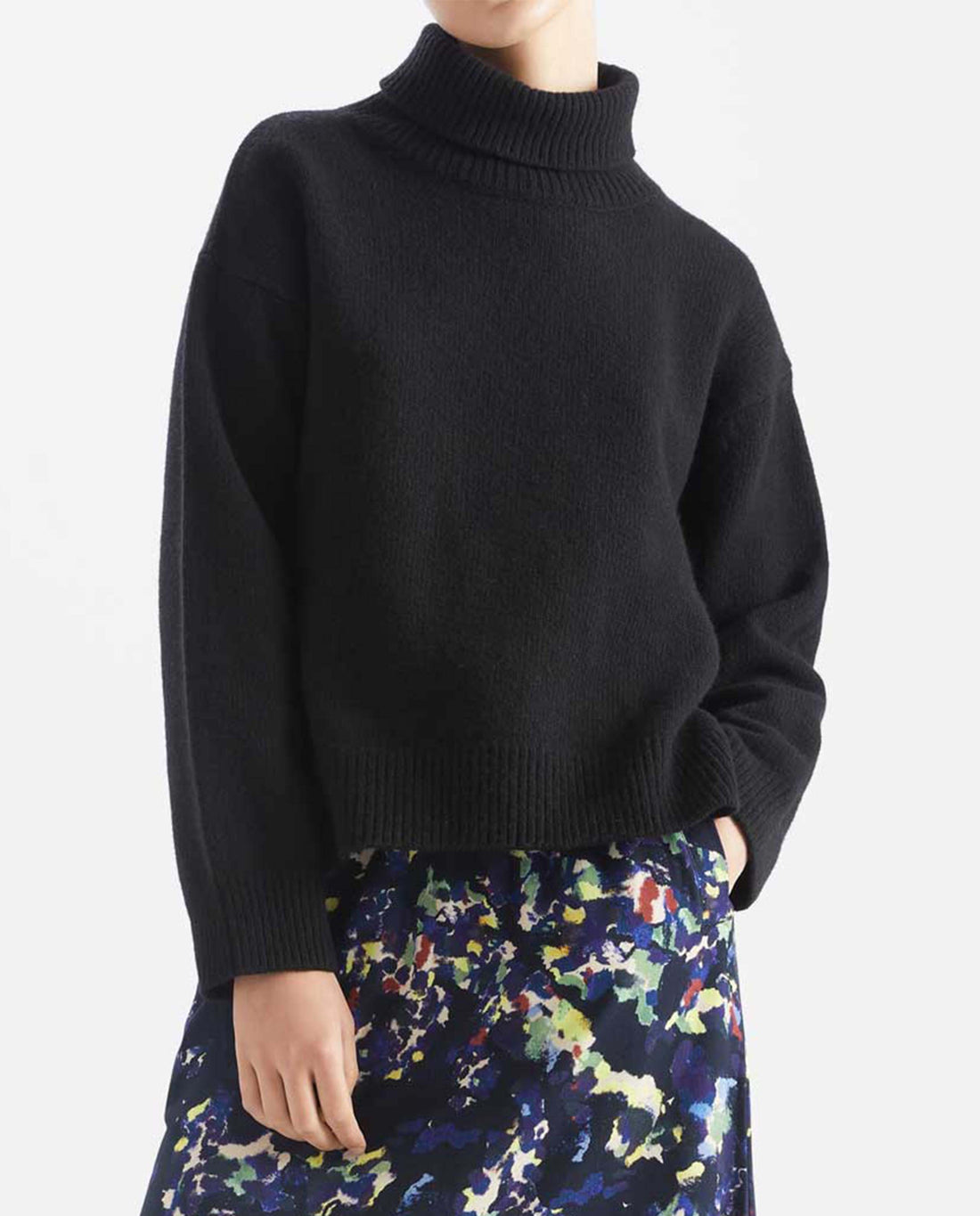 Pull col roulé en maille recyclée