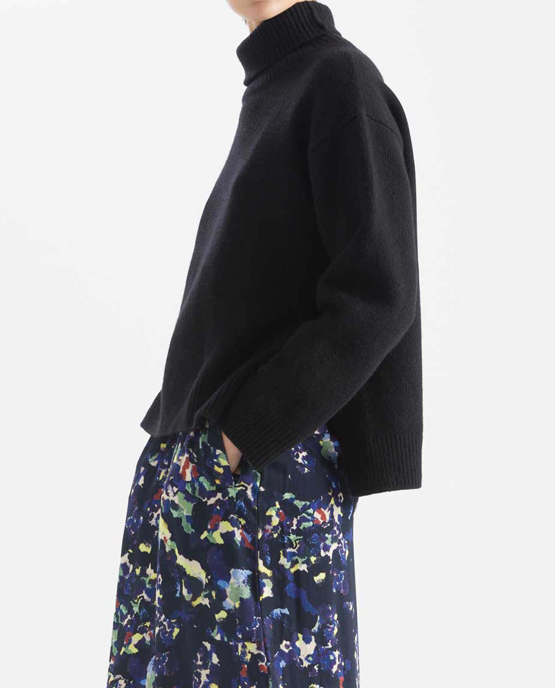 Pull col roulé en maille recyclée