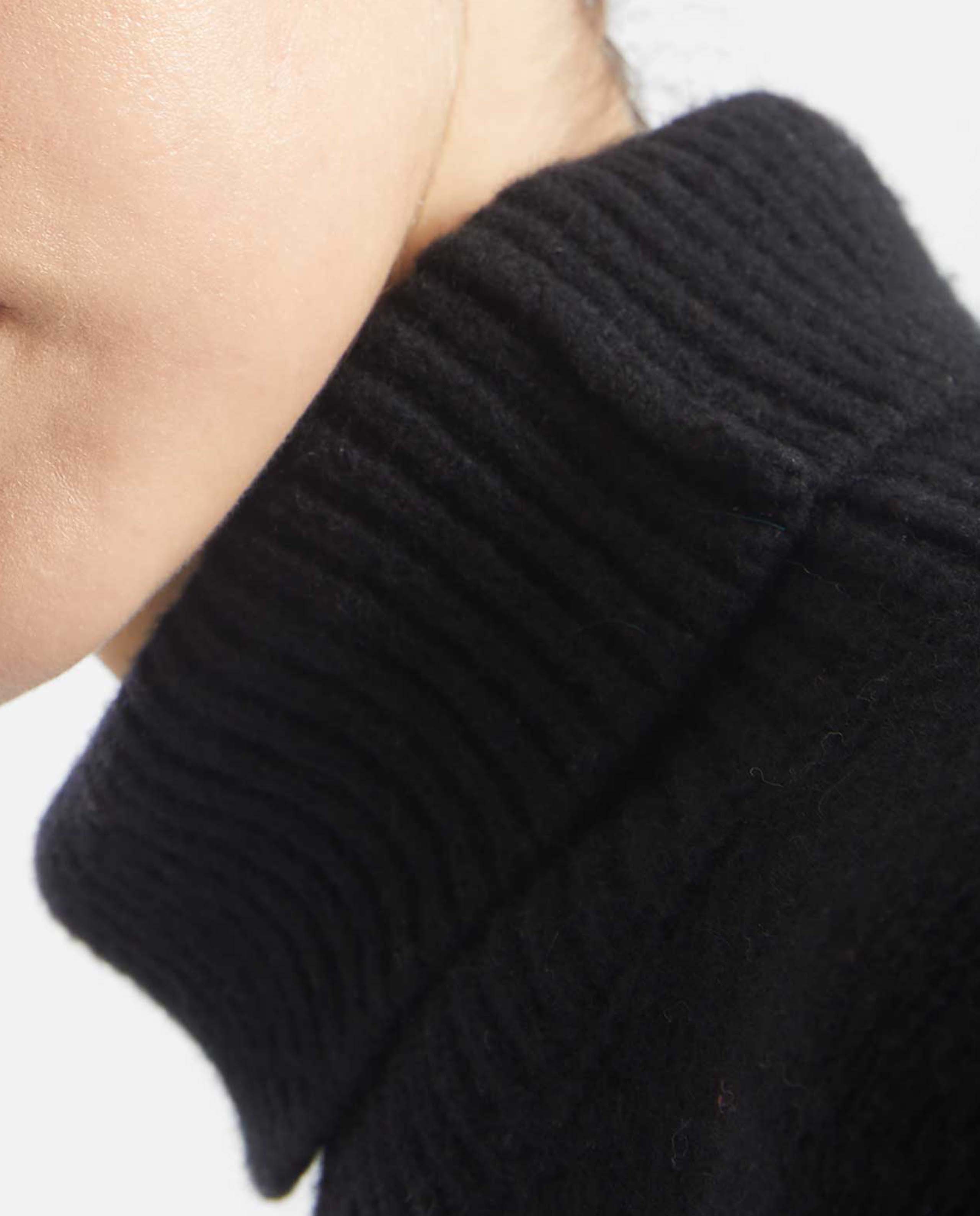 Pull col roulé en maille recyclée