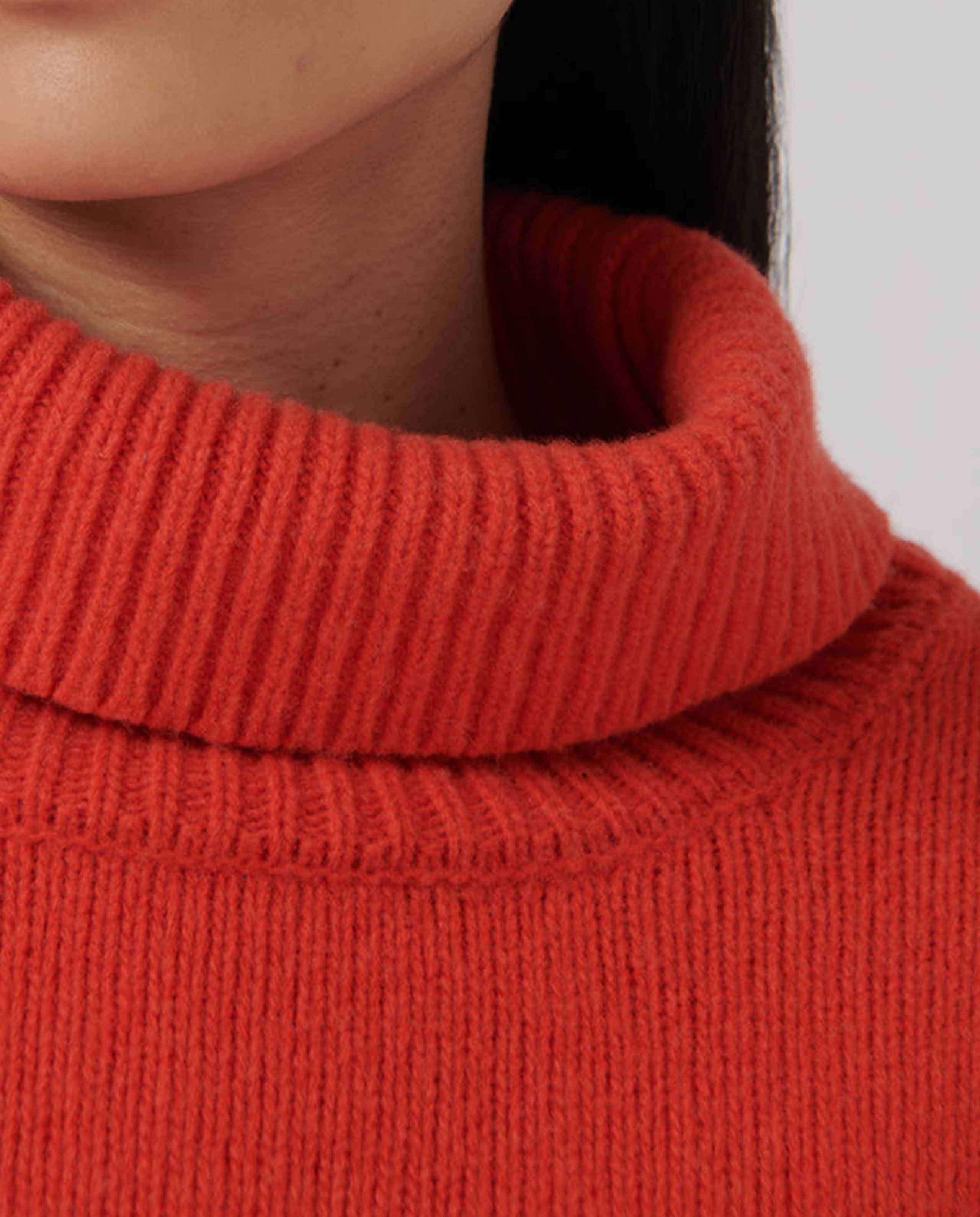 Pull col roulé en maille recyclée