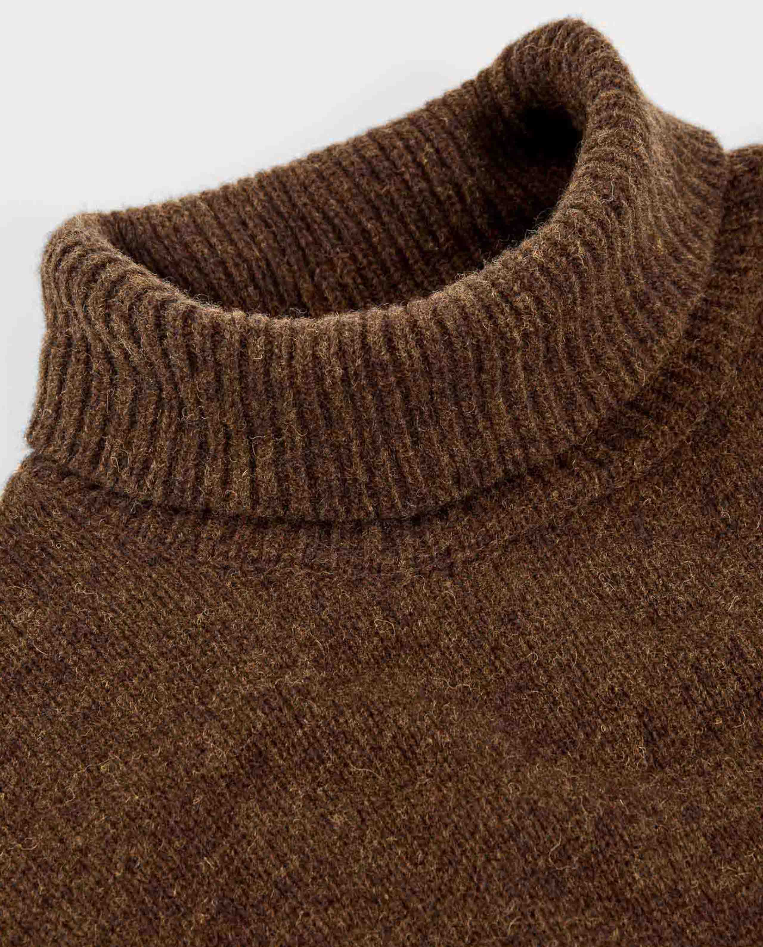 Pull col roulé en maille recyclée