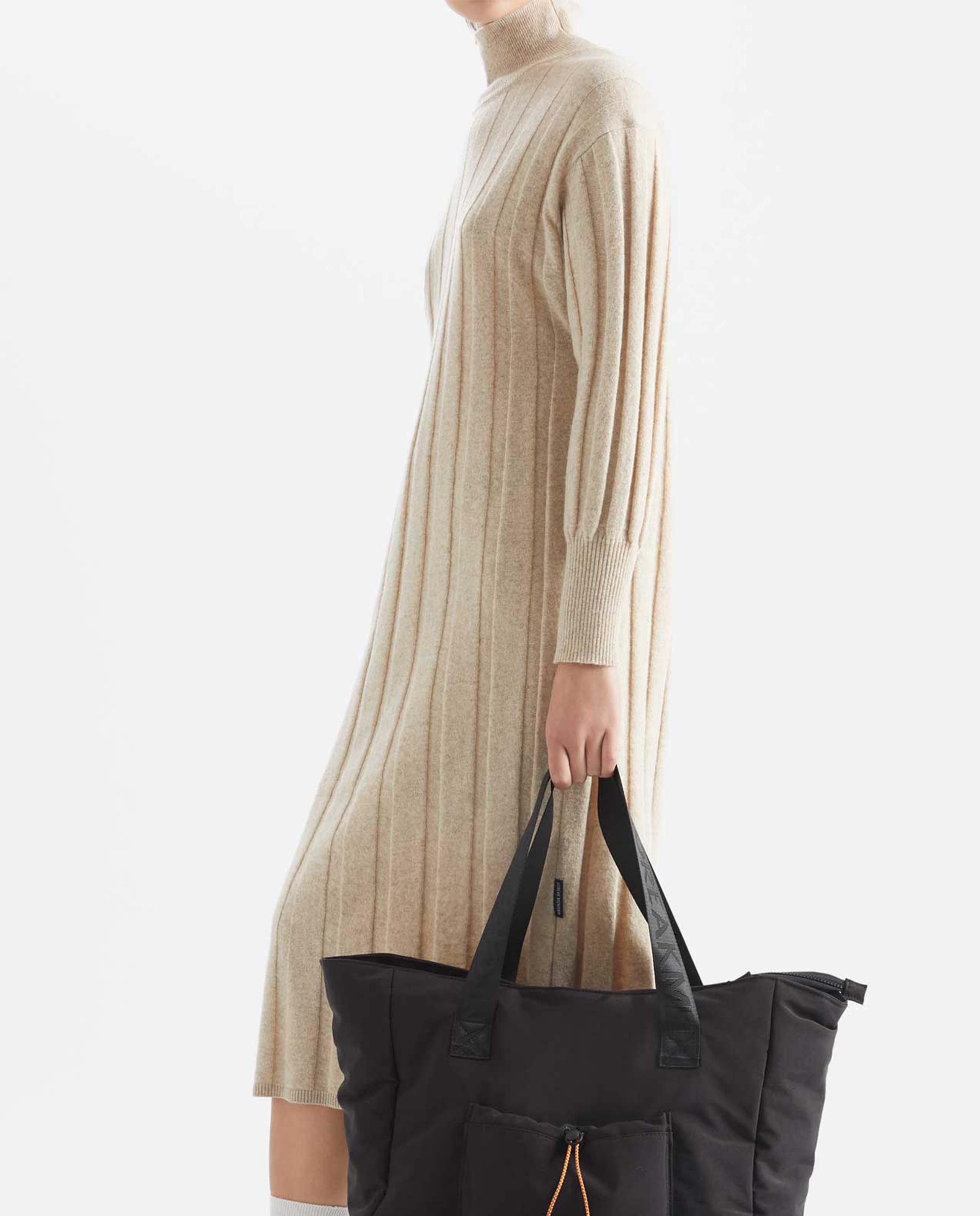 Robe midi col roulé en maille côtelée recyclée