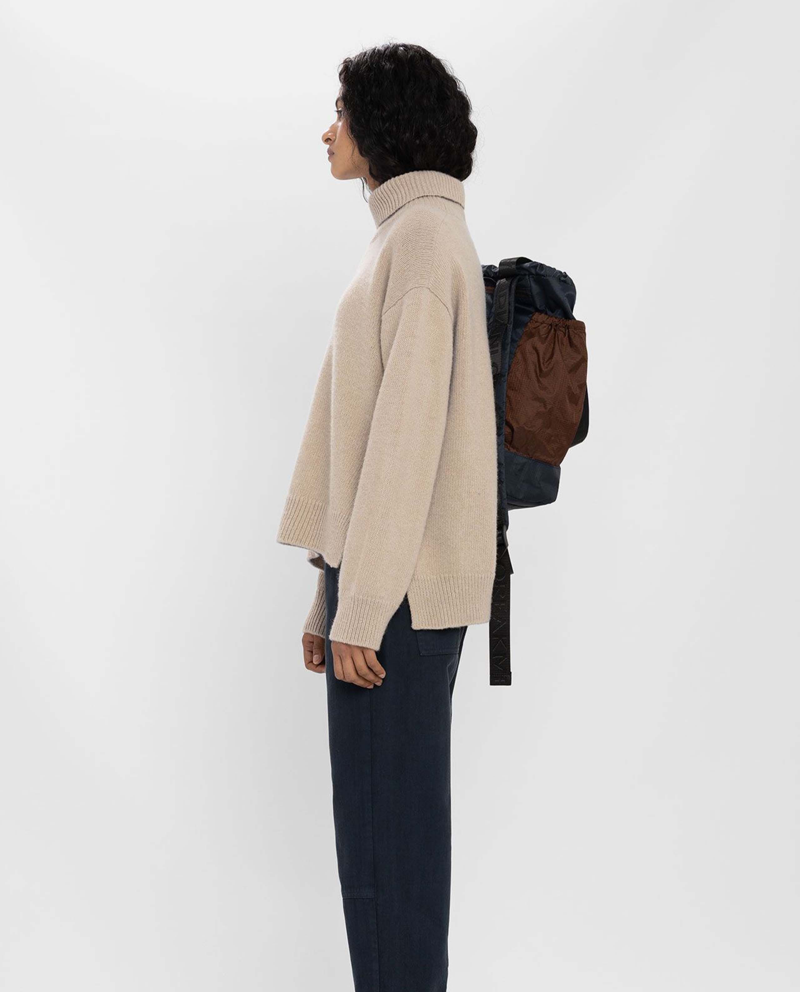 Marché Commun Pull col roulé en maille recyclée beige Loreak Mendian