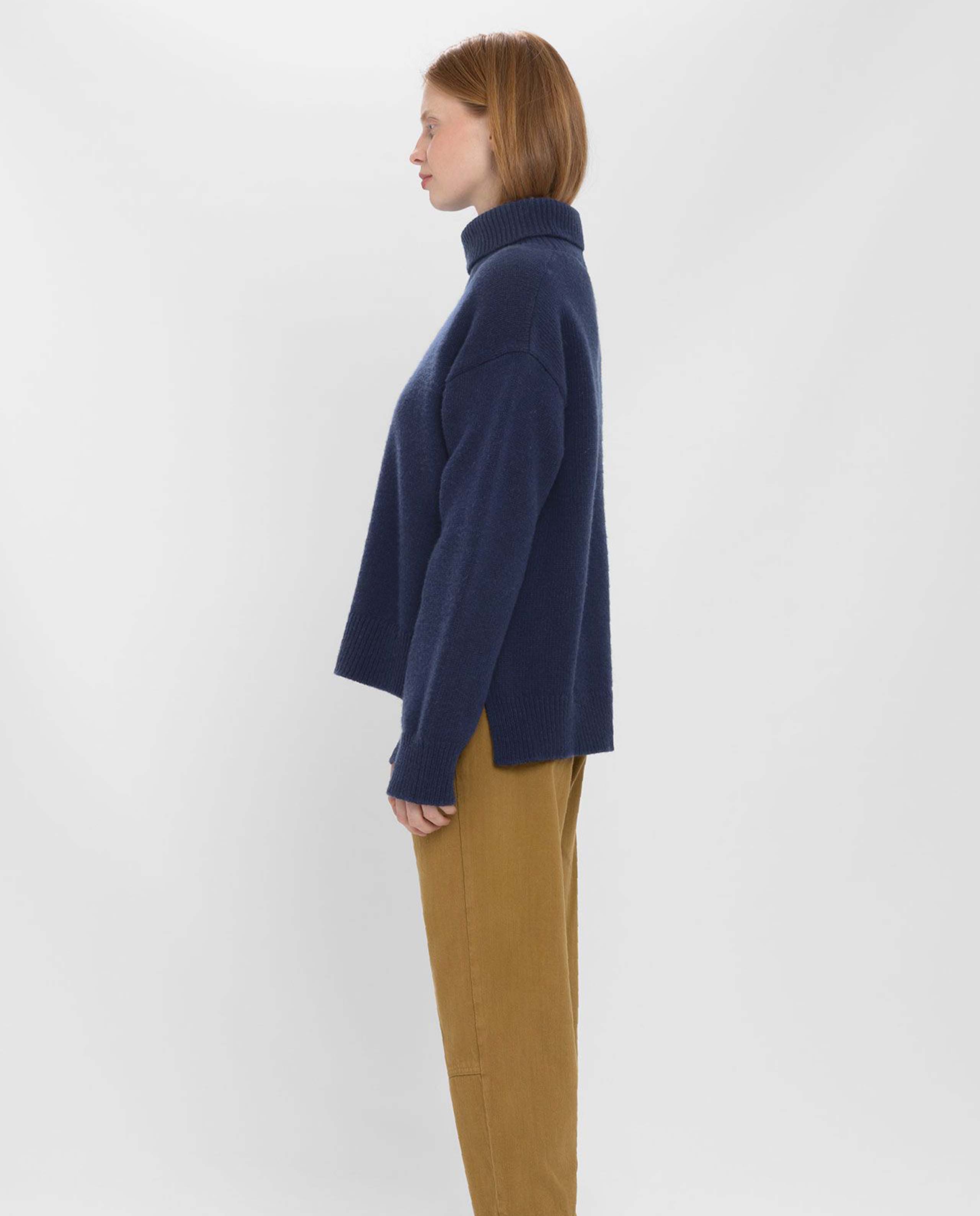 Pull col roulé en maille recyclée