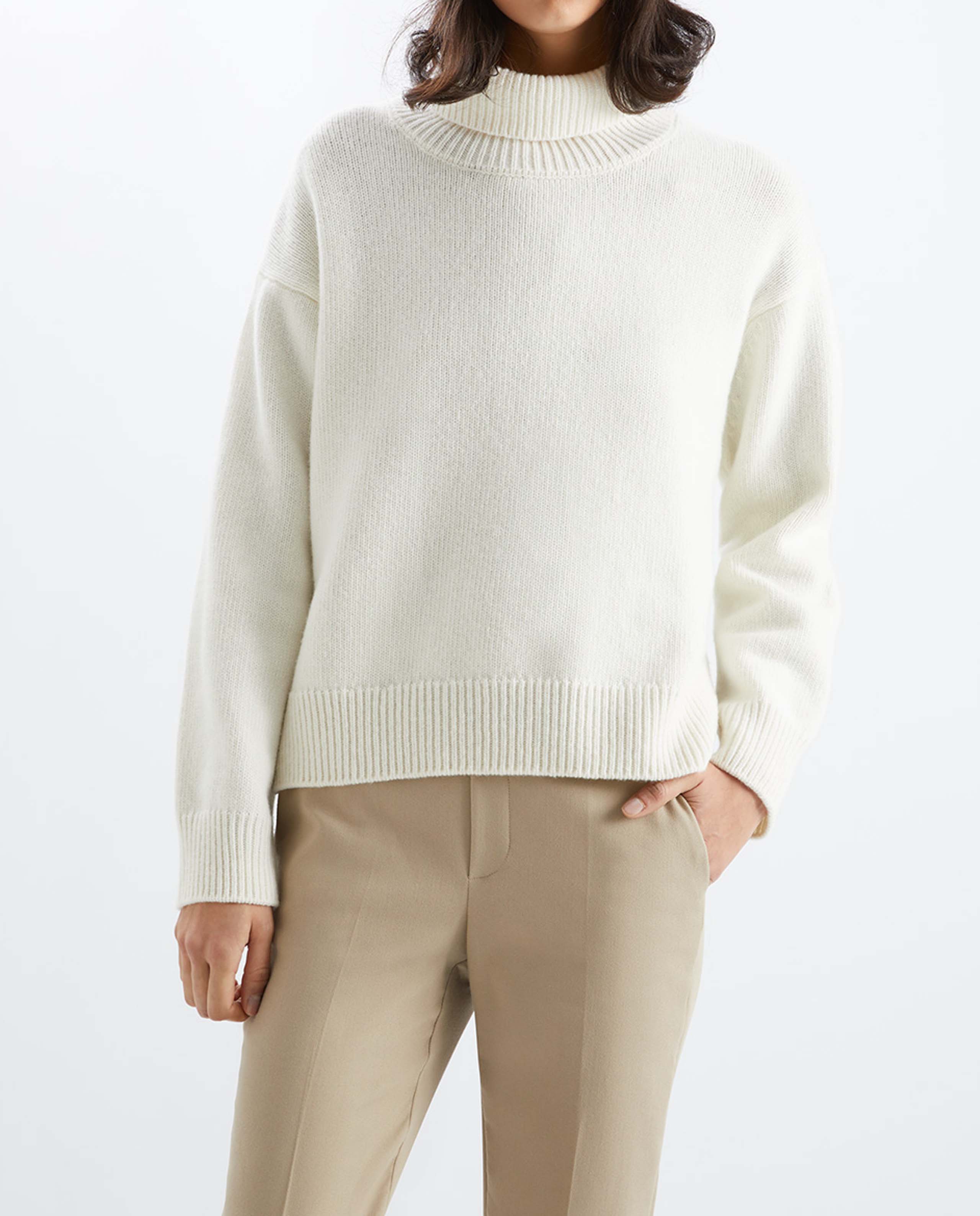 Pull col roulé en maille recyclée