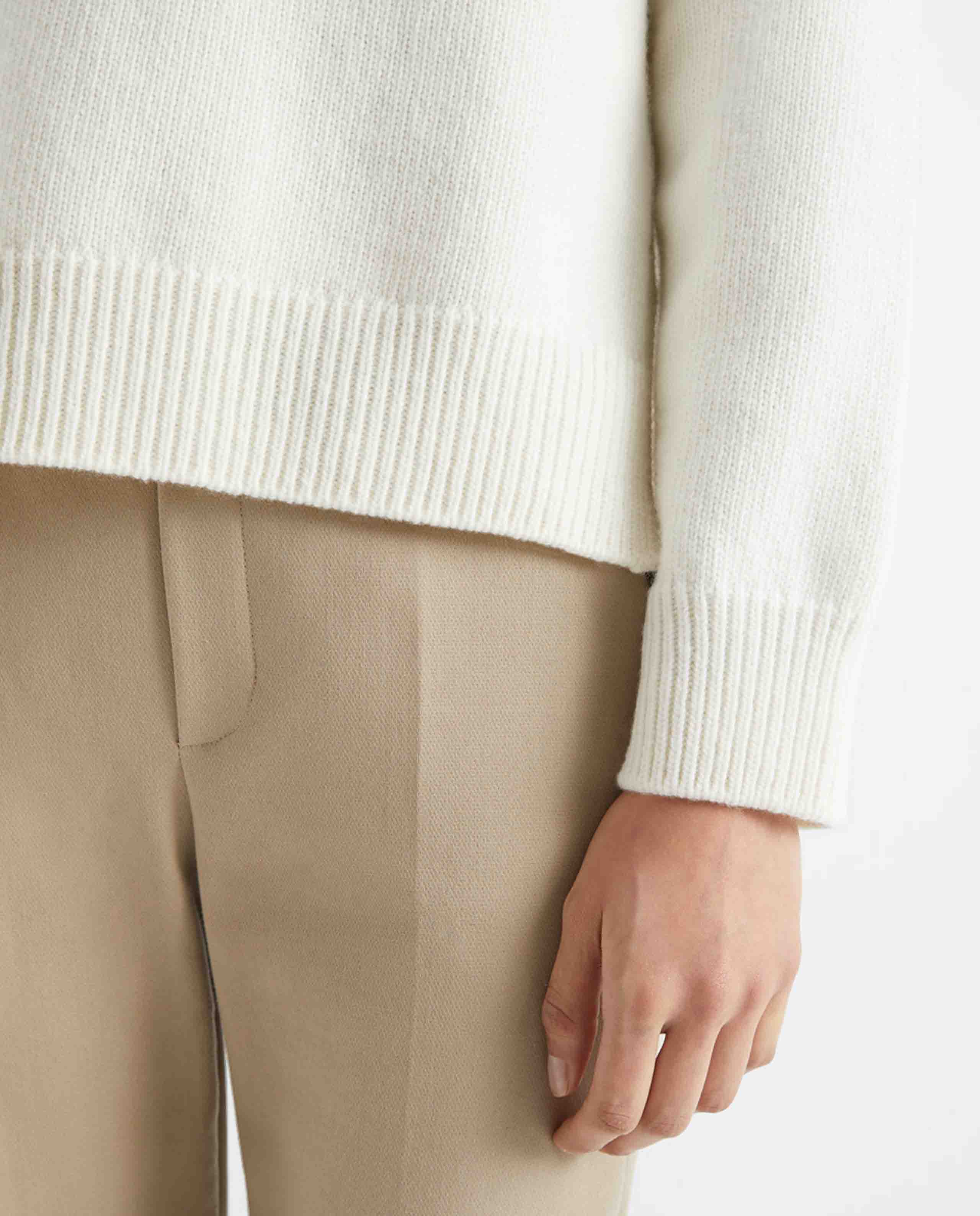Pull col roulé en maille recyclée