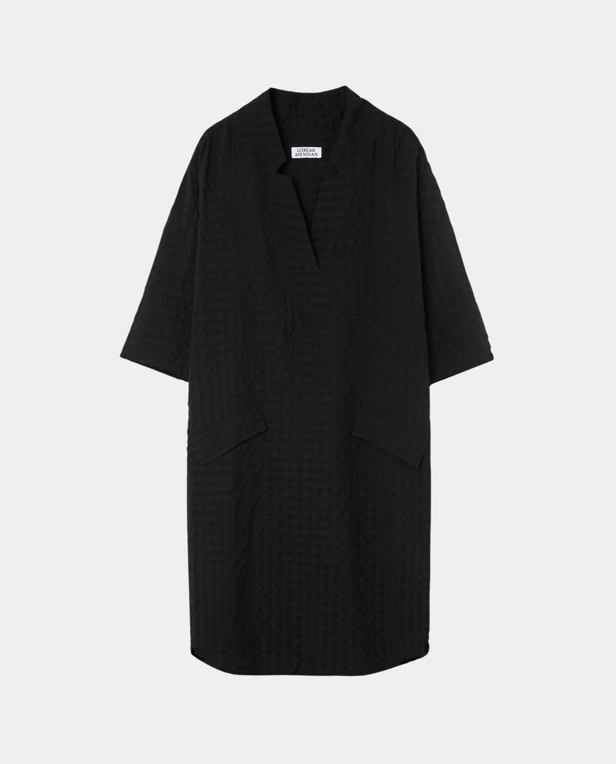 Marché Commun Robe gaufrée en coton bio noir Loreak Mendian