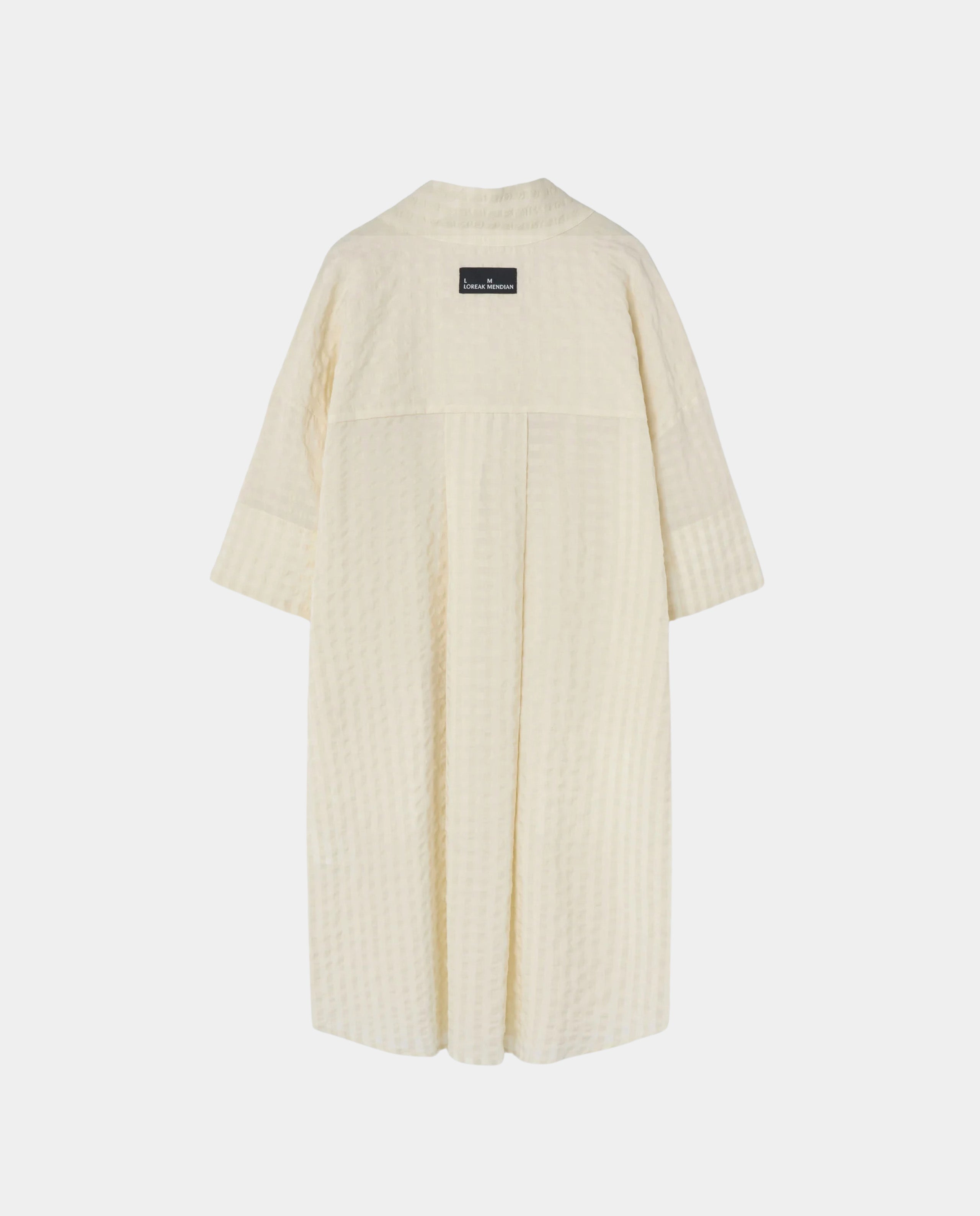 Marché Commun robe en coton bio écru gaufrée Loreak Mendian